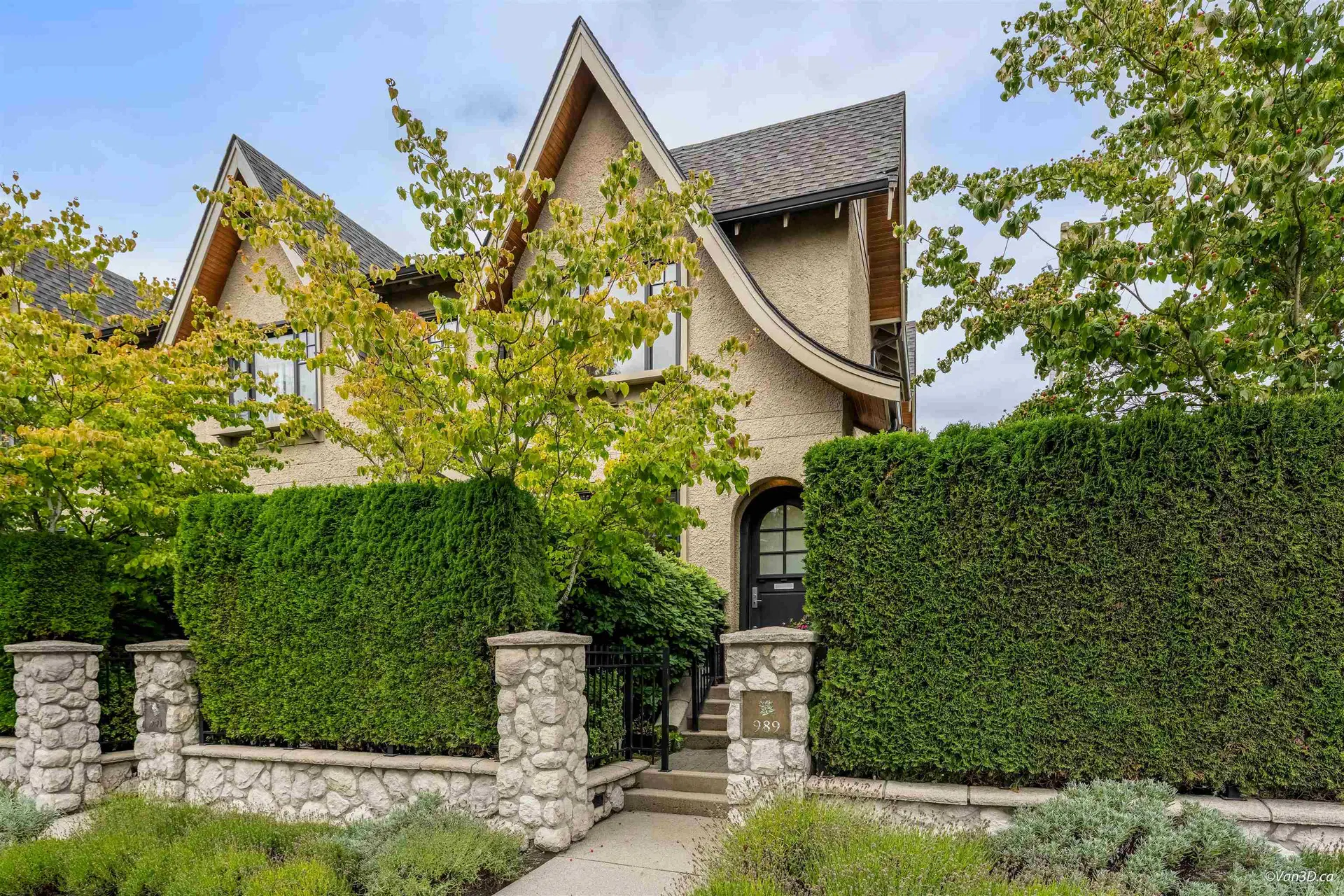 Photo 1 of 28 at 989 W 38th Avenue