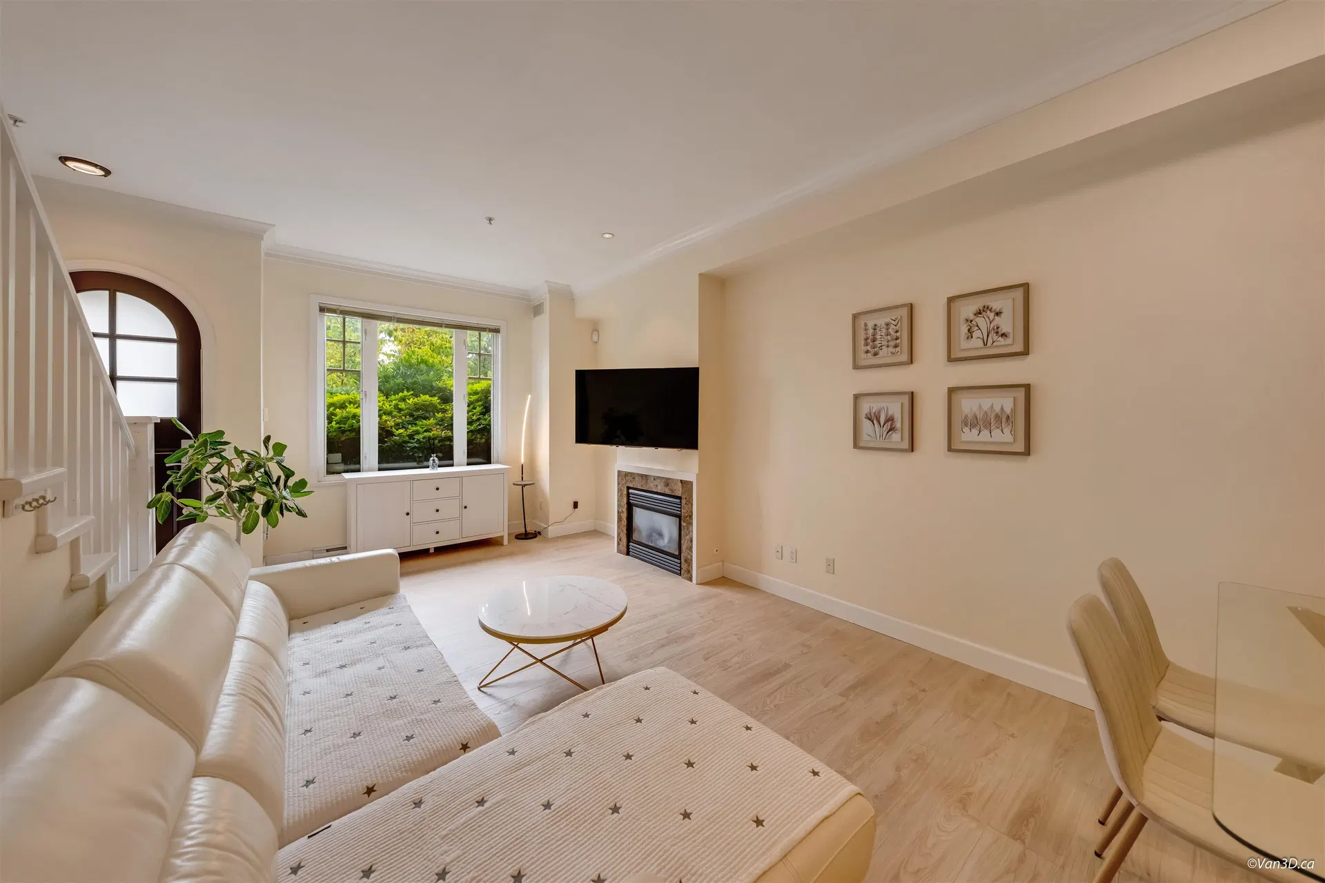 Photo 3 of 28 at 989 W 38th Avenue