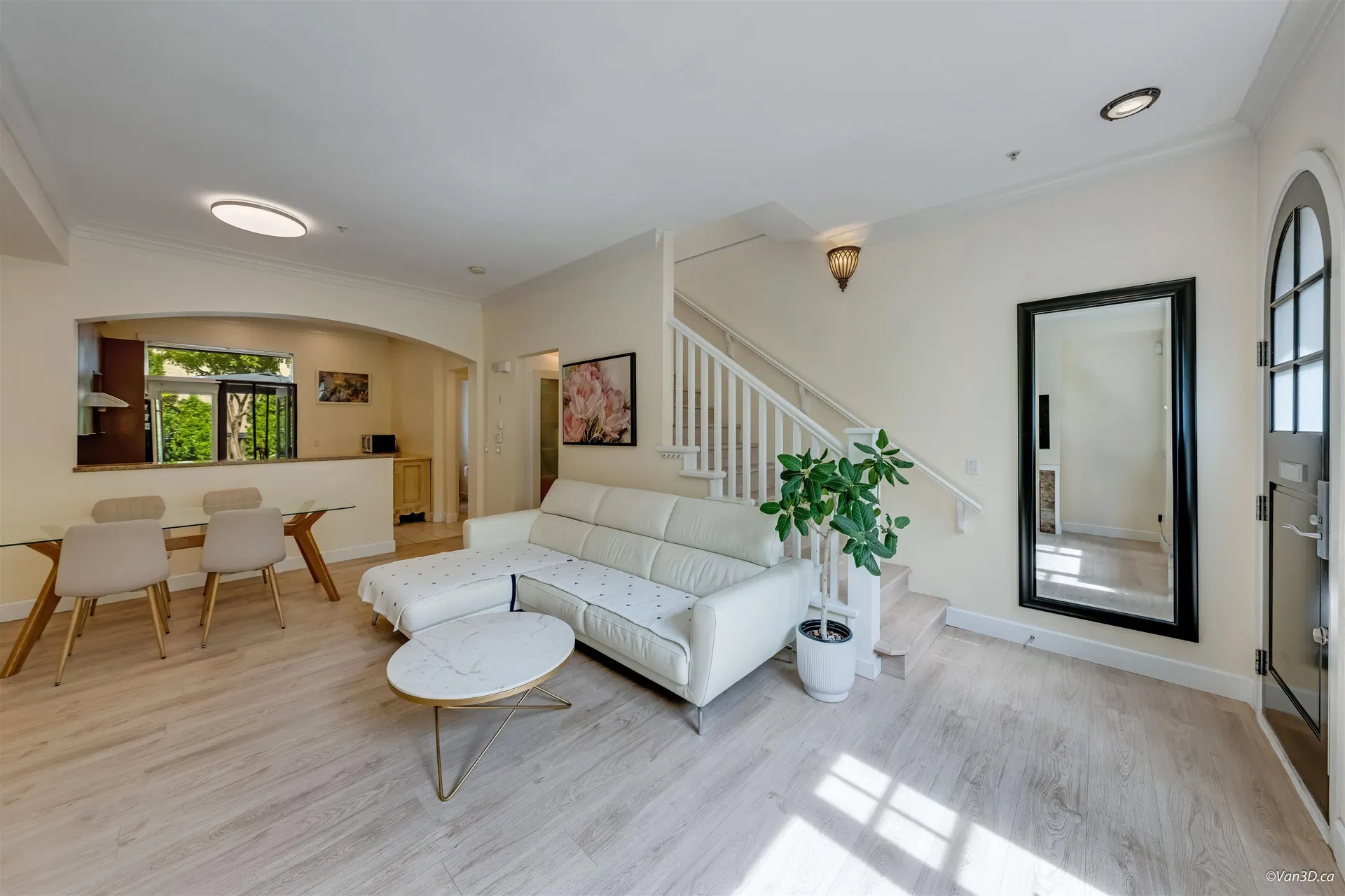 Photo 4 of 28 at 989 W 38th Avenue