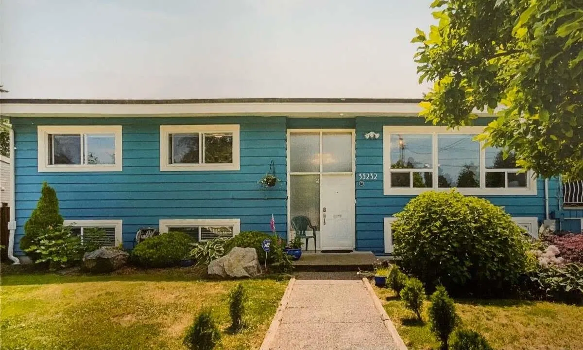 Photo 1 of 40 at 33232 Hawthorne Avenue