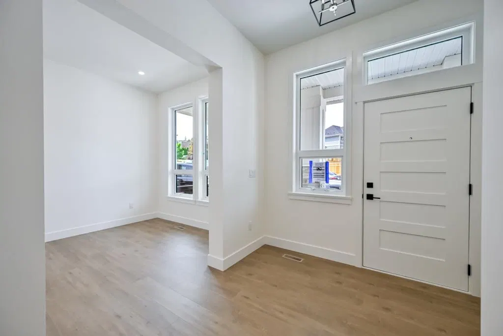 Photo 5 of 35 at 10112 Elderberry Crescent