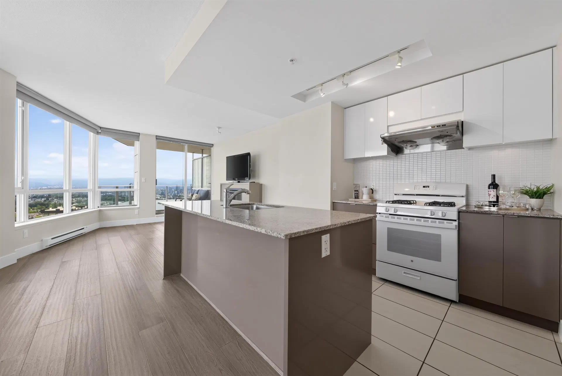 Photo 4 of 40 at #2401 – 4808 Hazel Street