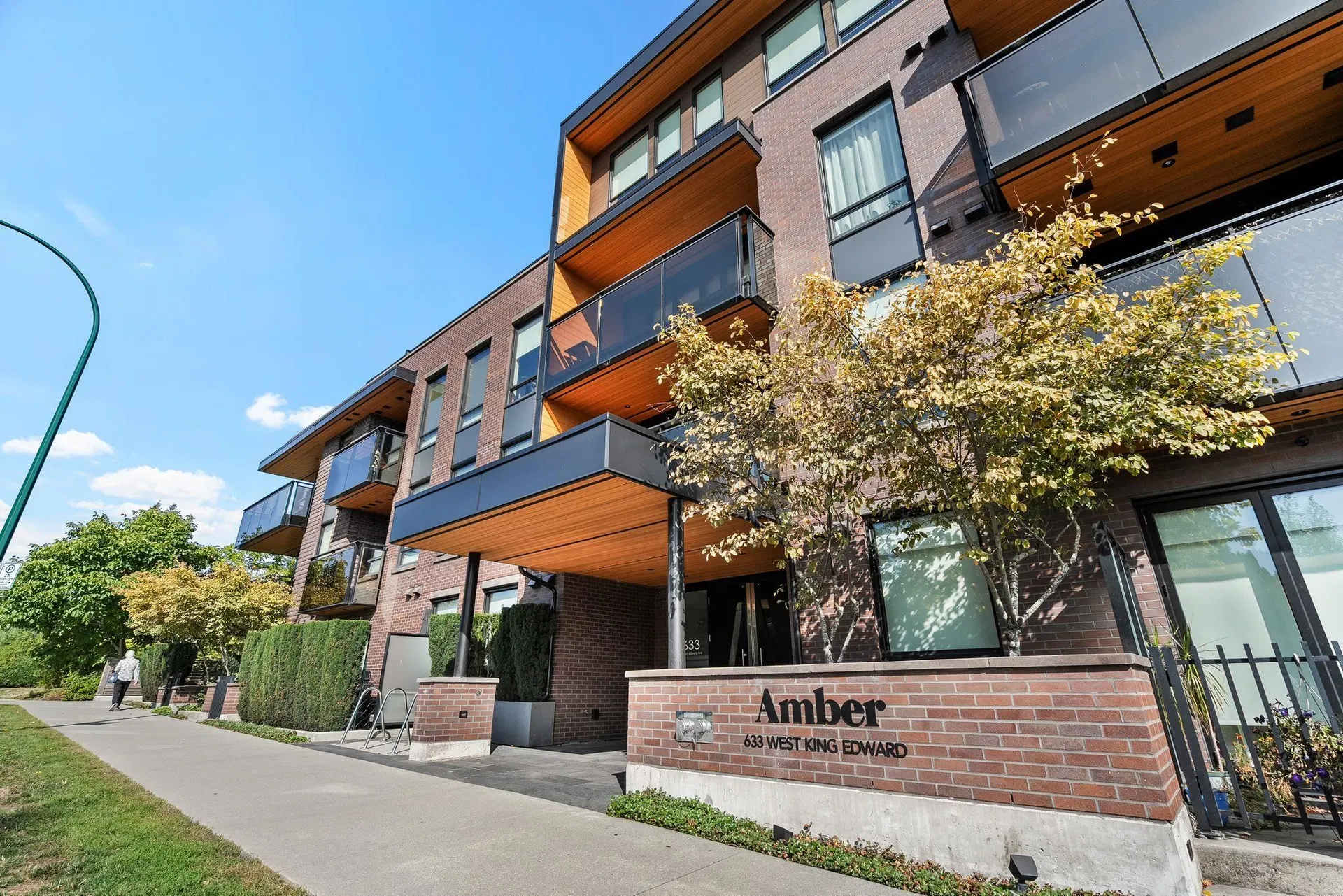 Photo 1 of 40 at #303 – 633 W King Edward Avenue