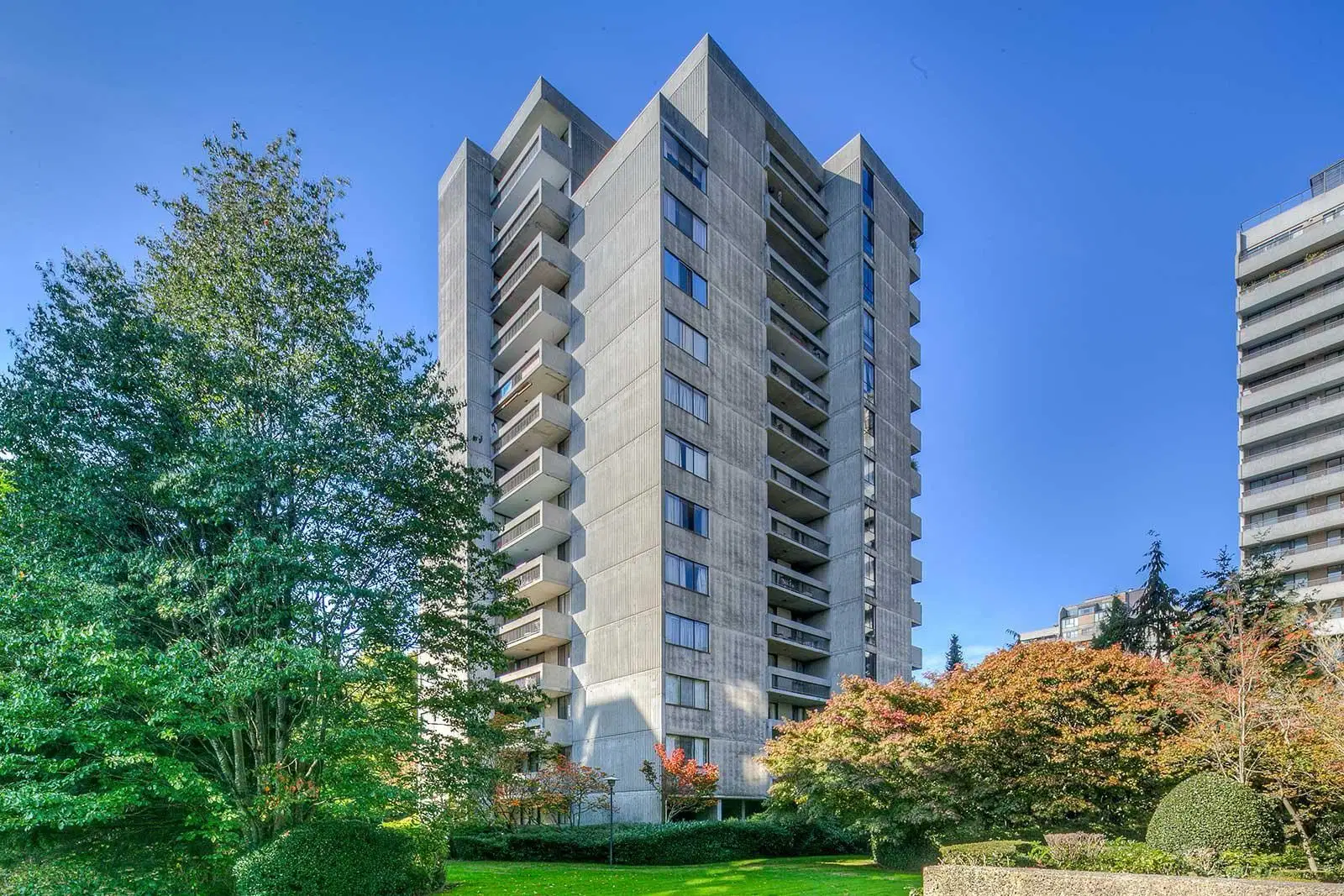 #705 – 6689 Willingdon Avenue