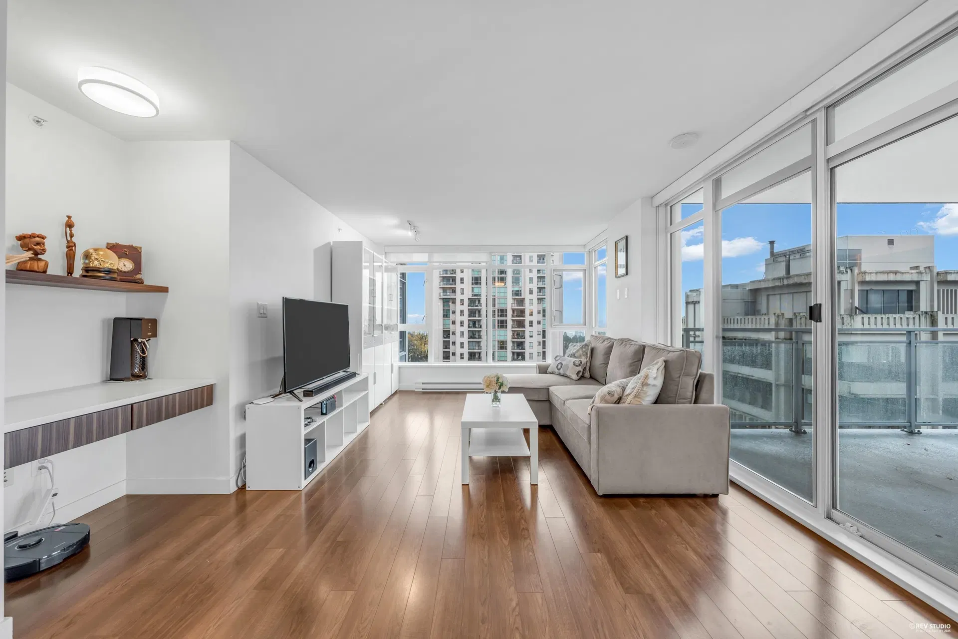#903 – 608 Belmont Street