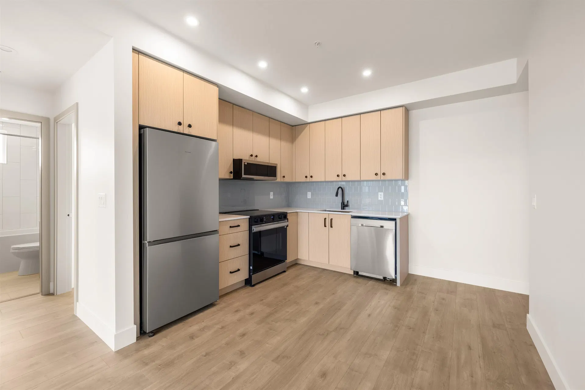 Photo 5 of 21 at #208 – 32528 Simon Avenue