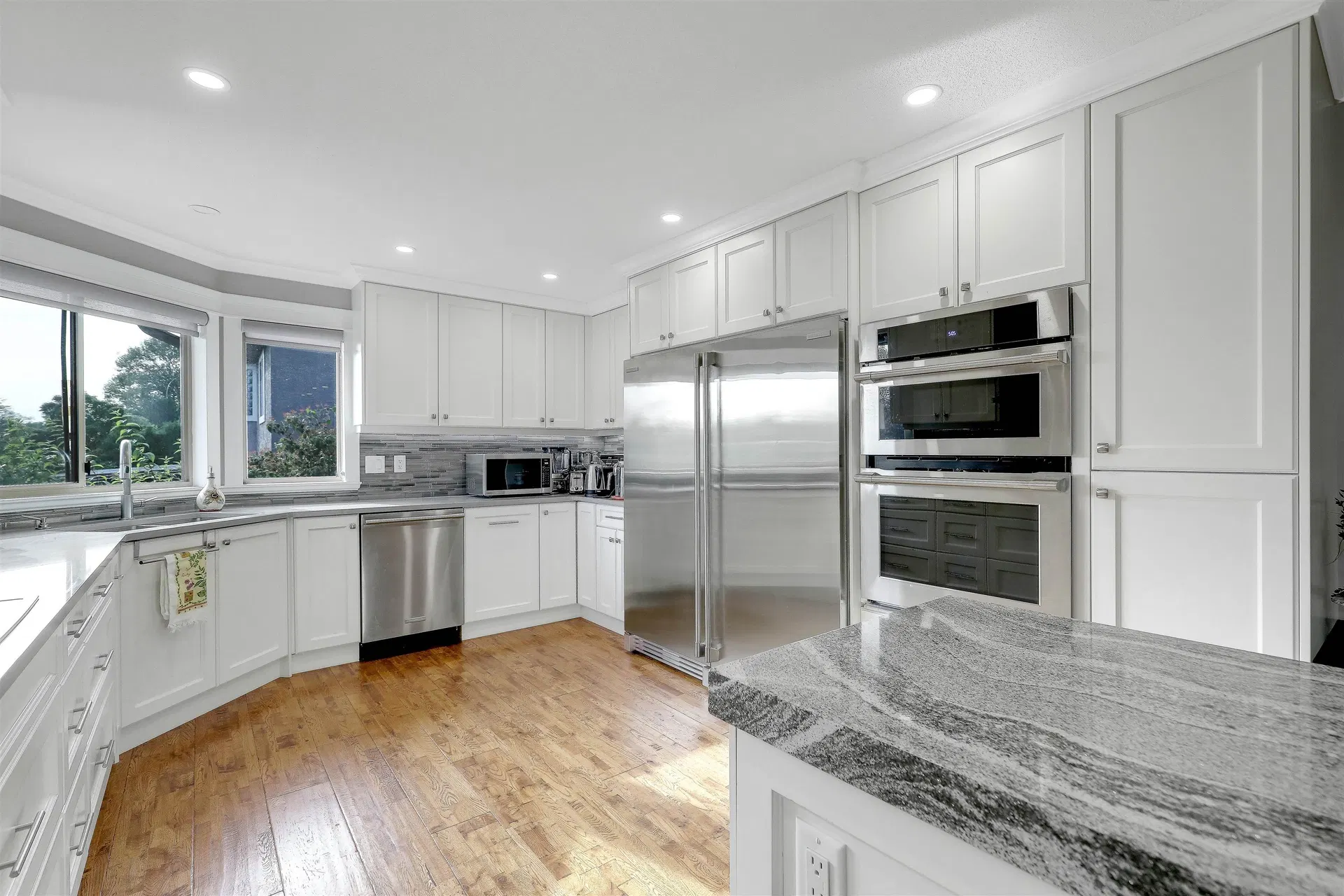 Photo 5 of 40 at 16346 80 Avenue