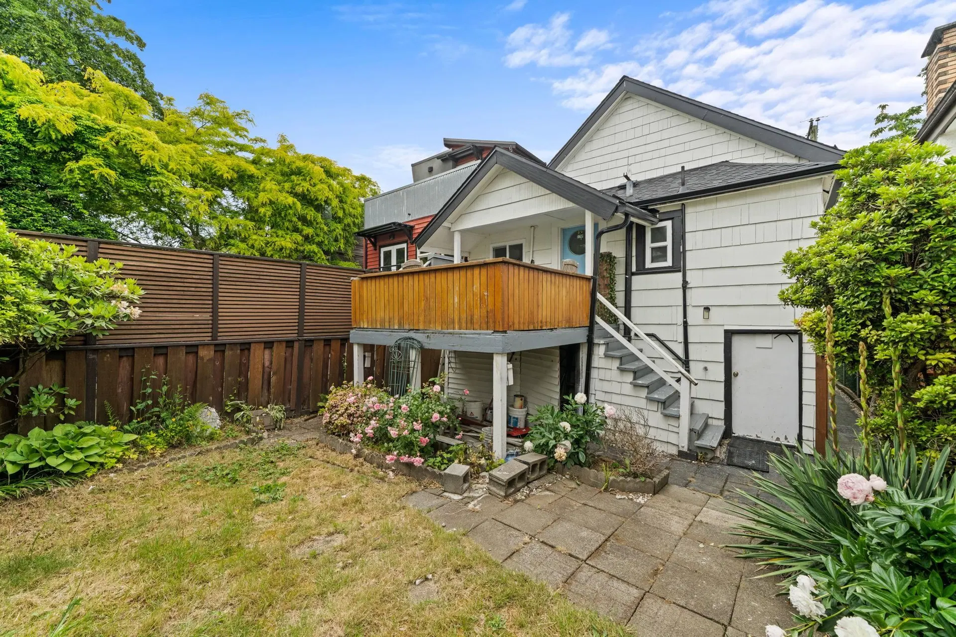 Photo 3 of 26 at 266 E 32nd Avenue