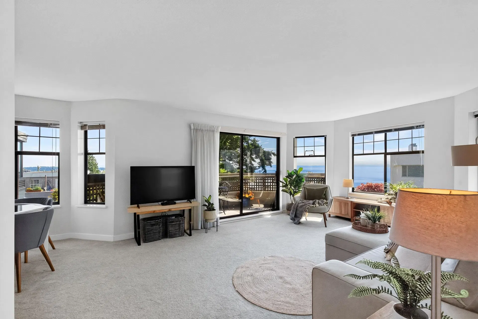 Photo 3 of 33 at #206 – 15080 Prospect Avenue