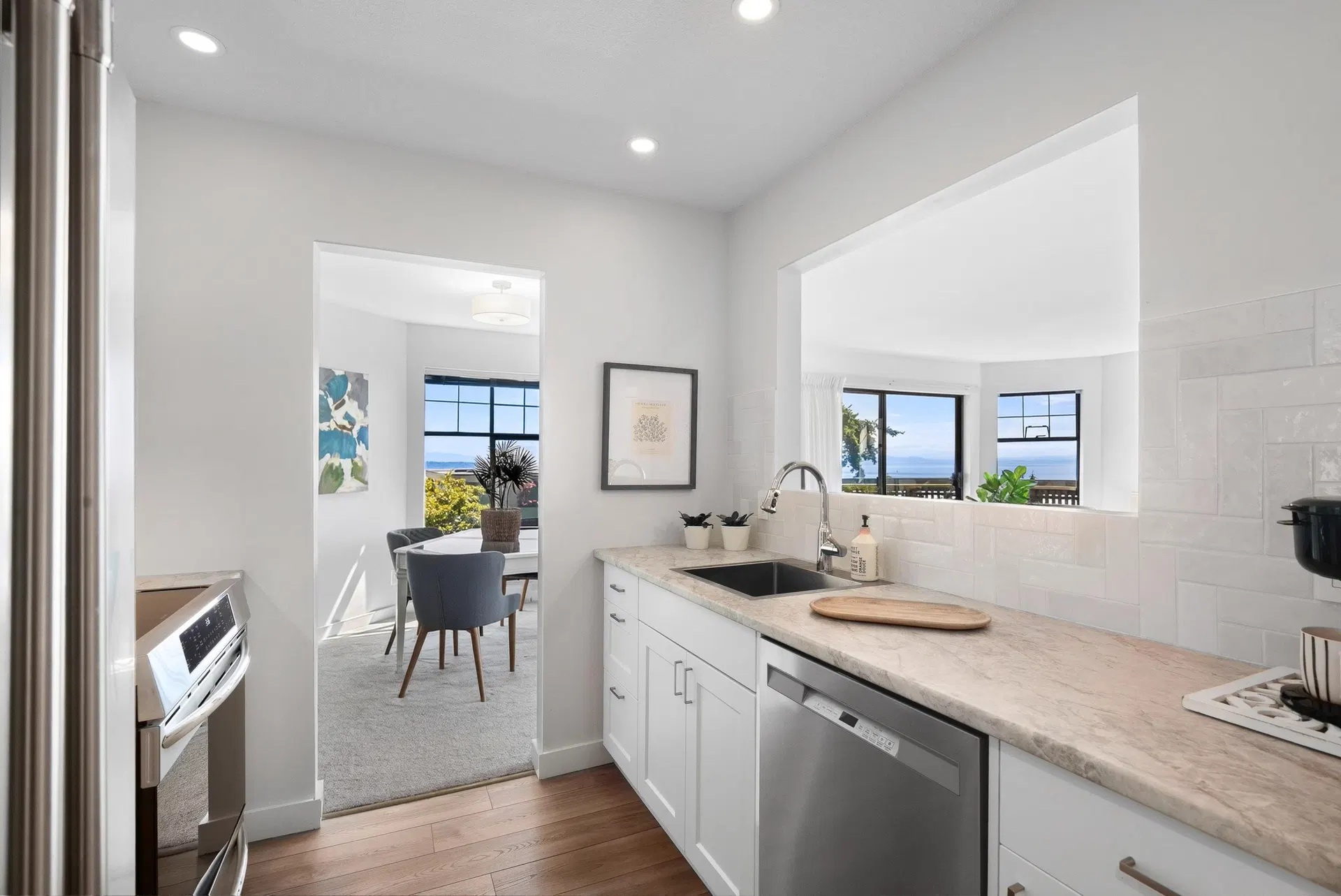Photo 4 of 33 at #206 – 15080 Prospect Avenue