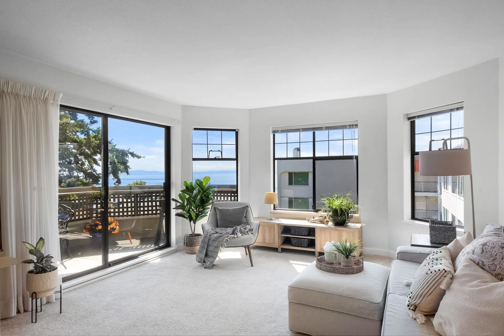 Photo 5 of 33 at #206 – 15080 Prospect Avenue