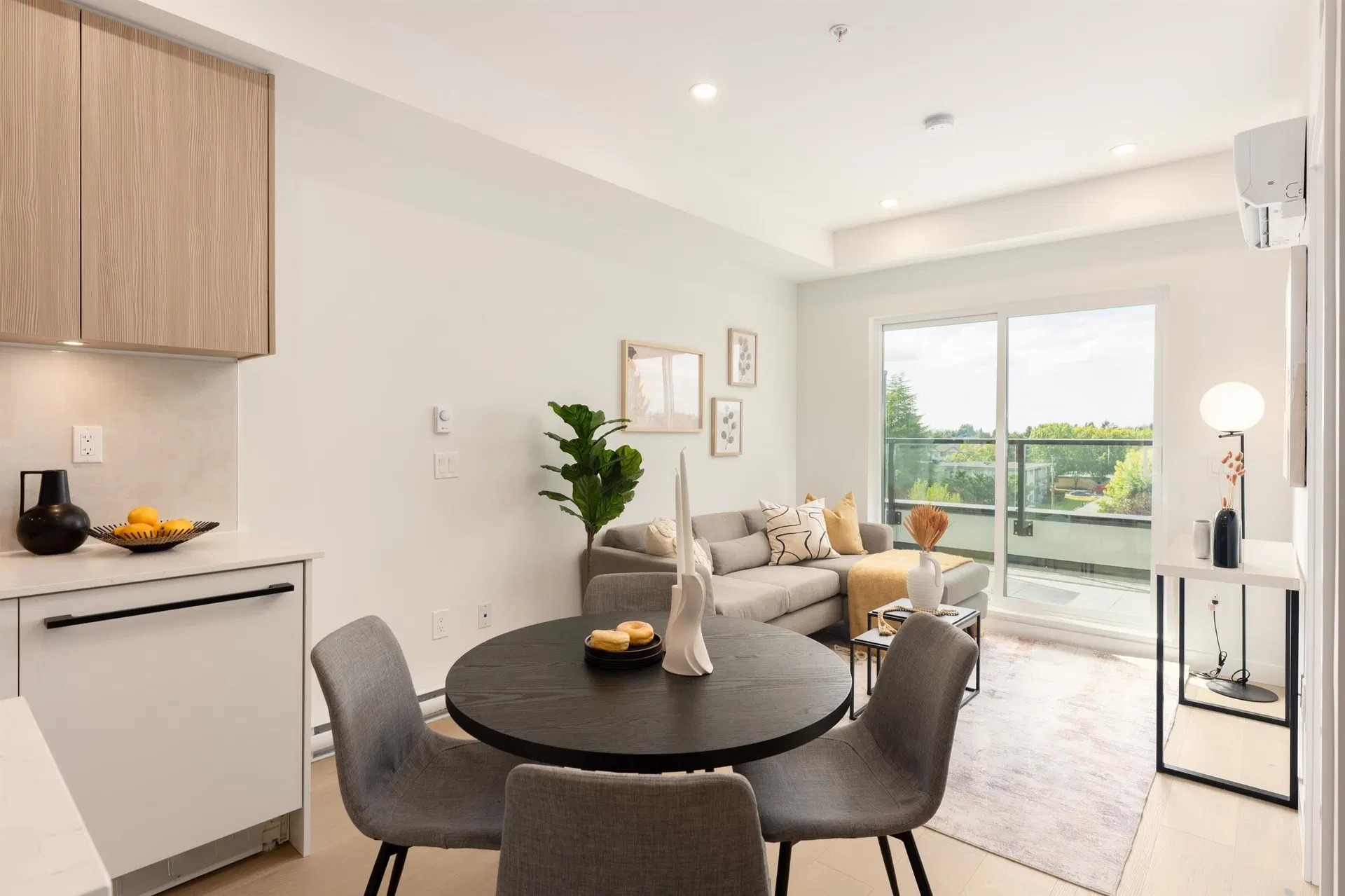 Photo 3 of 11 at #309 – 5398 207 Street