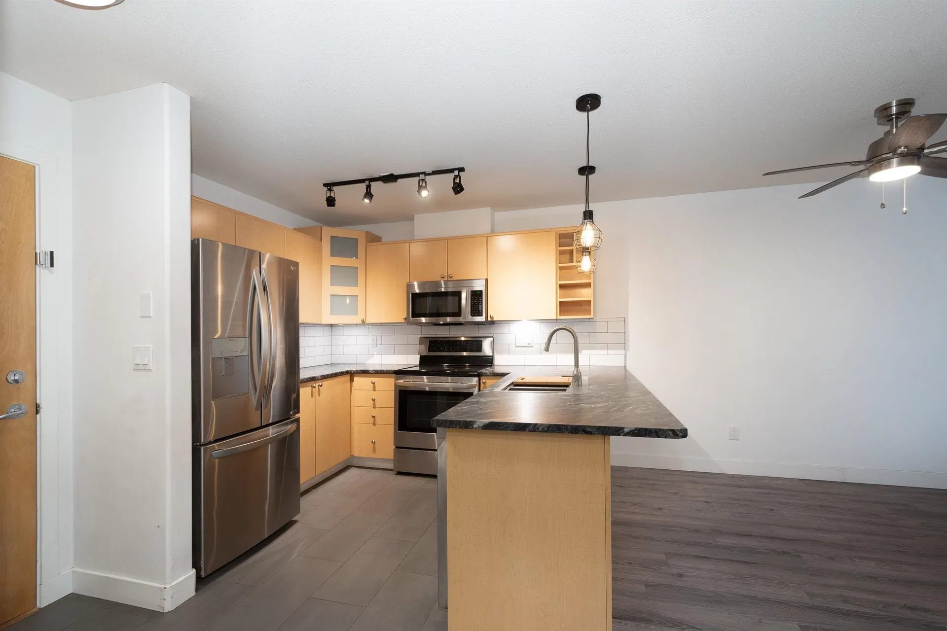 Photo 3 of 40 at #312 – 3136 St Johns Street