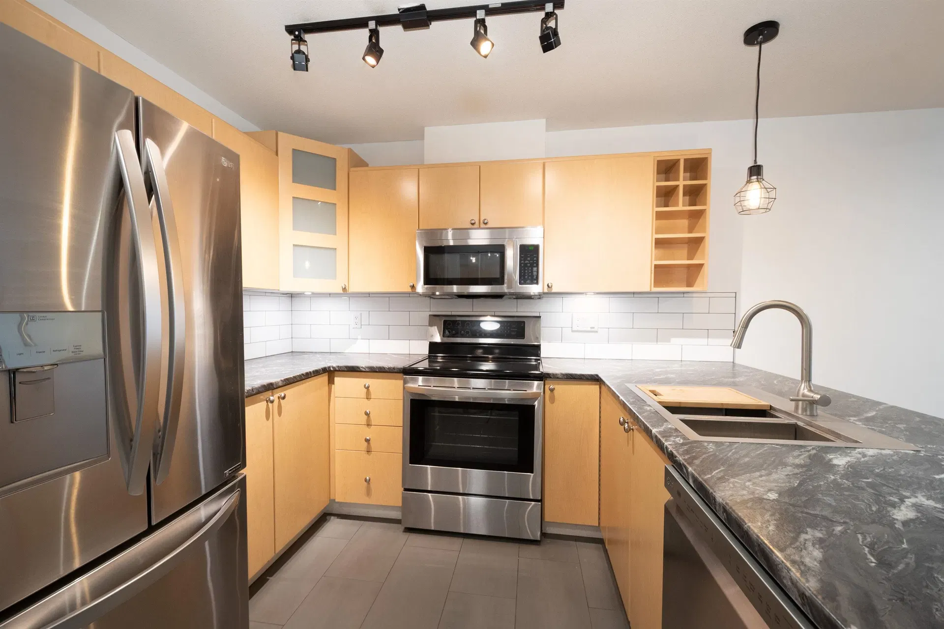 Photo 4 of 40 at #312 – 3136 St Johns Street