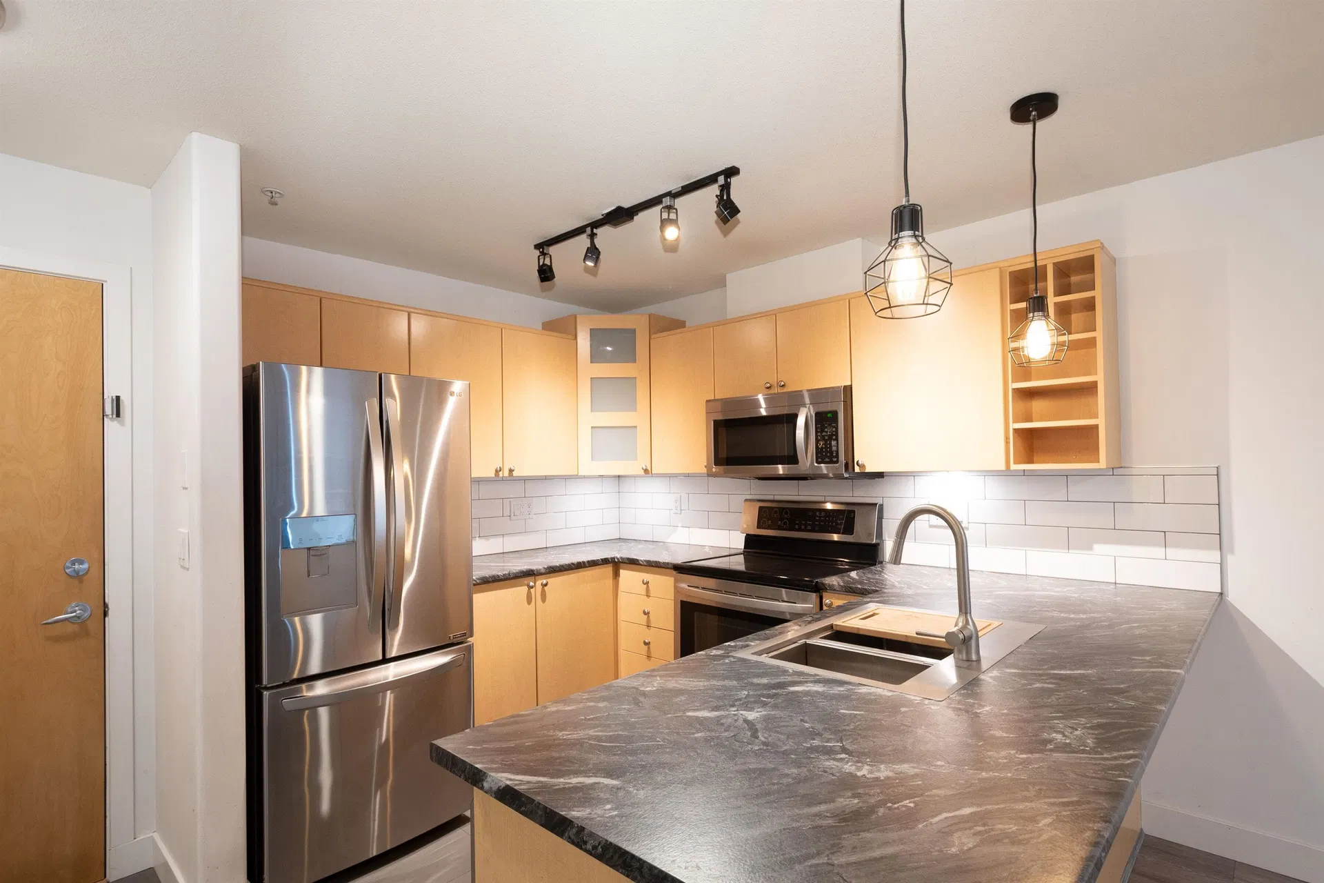 Photo 5 of 40 at #312 – 3136 St Johns Street