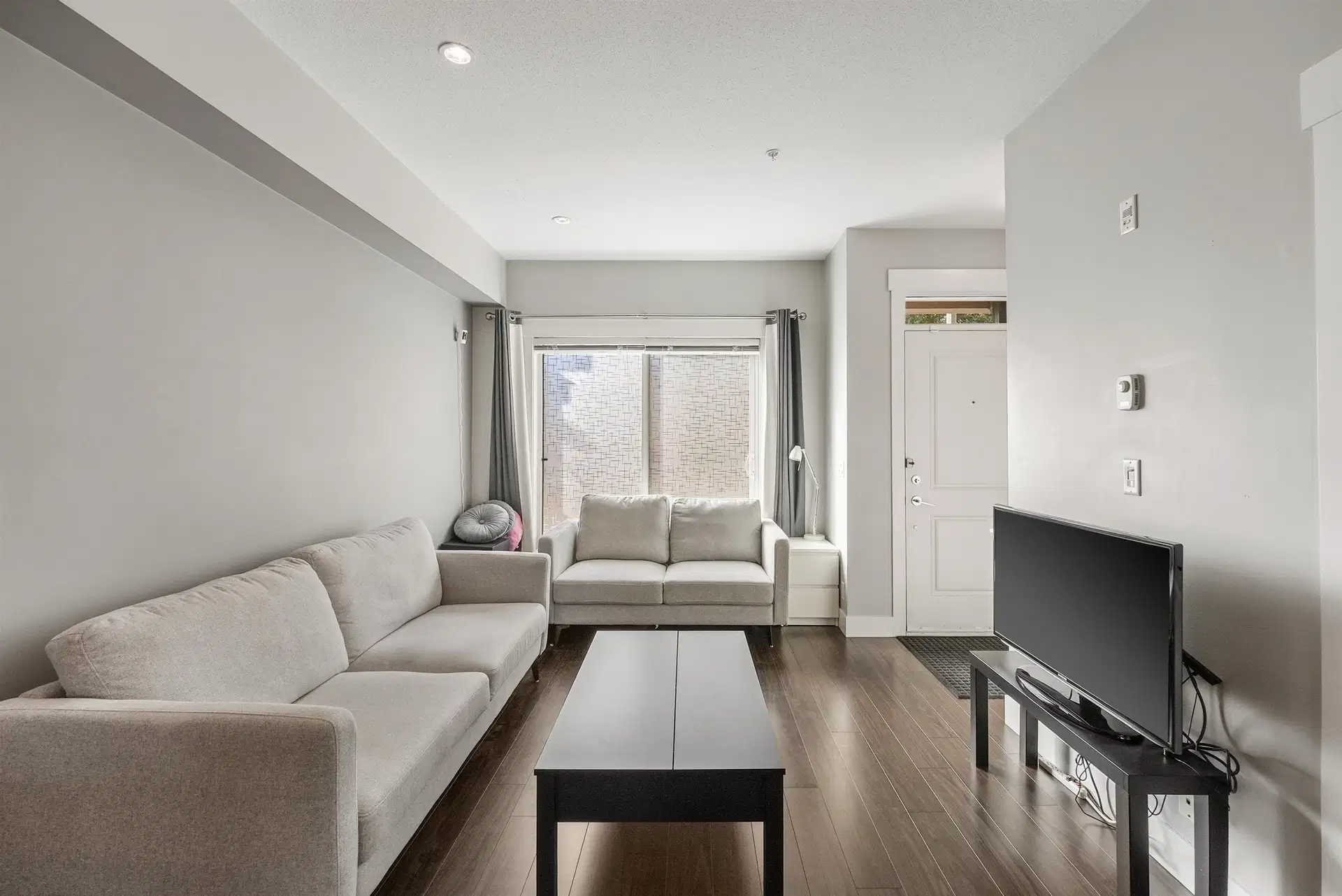 #1 – 838 Royal Avenue