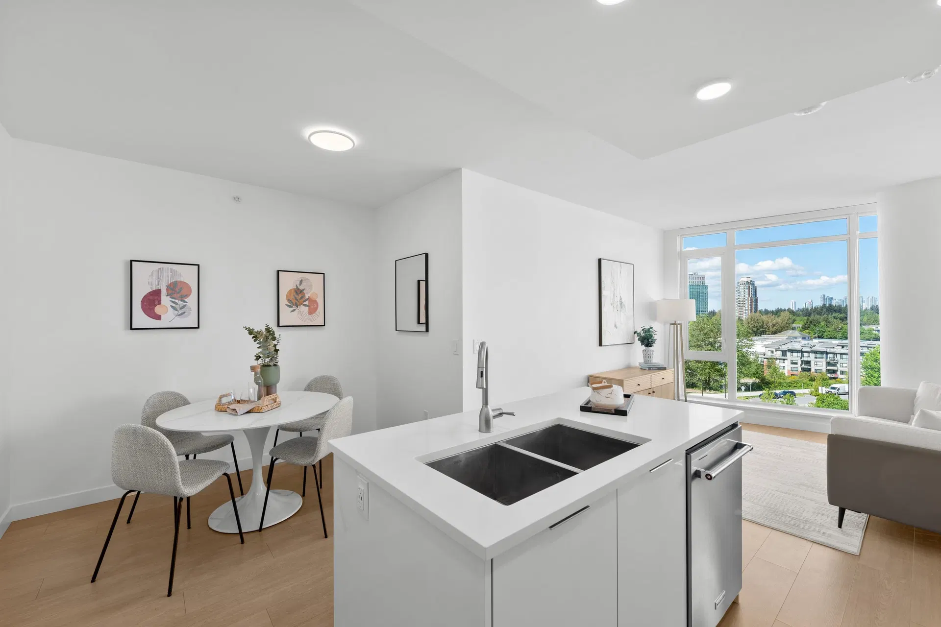 Photo 5 of 39 at #602 – 7683 Park Crescent