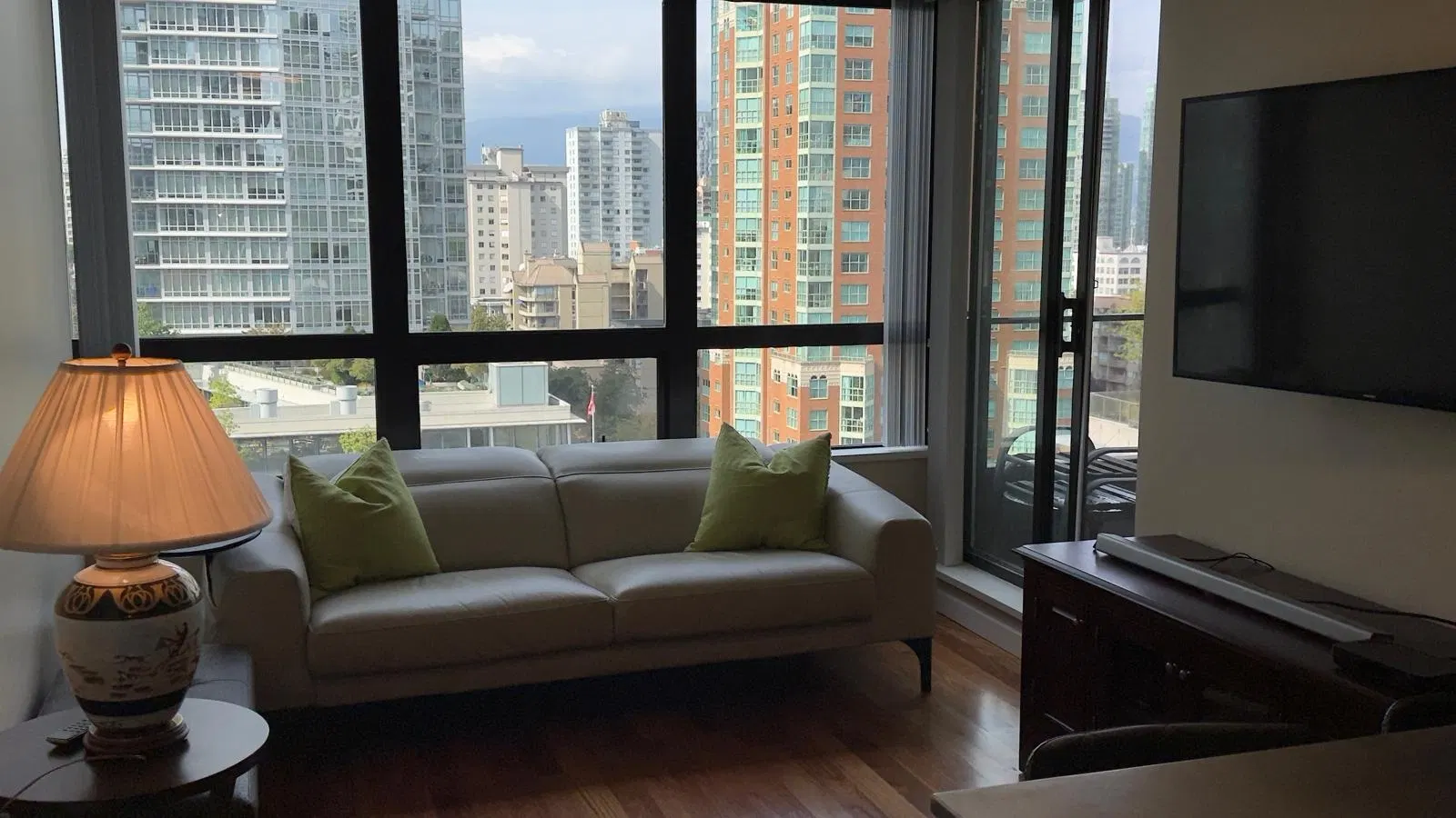 Photo 3 of 4 at #1406 – 938 Smithe Street