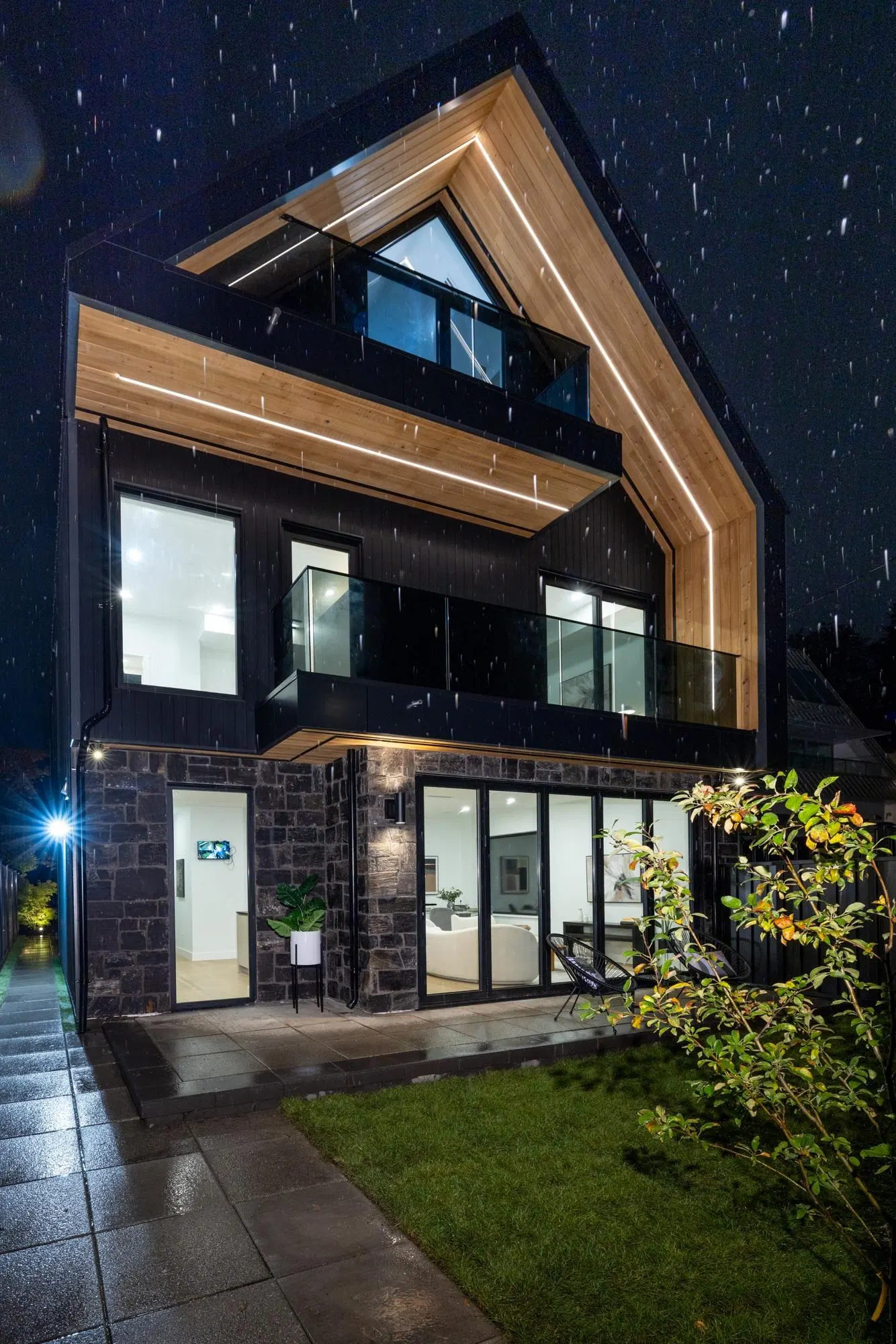 Photo 2 of 40 at #2 – 2145 Napier Street