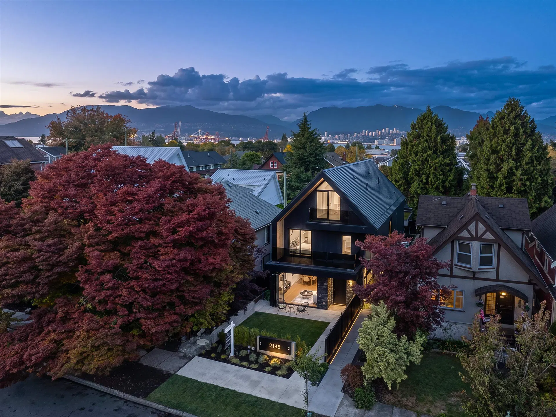 Photo 4 of 40 at #2 – 2145 Napier Street