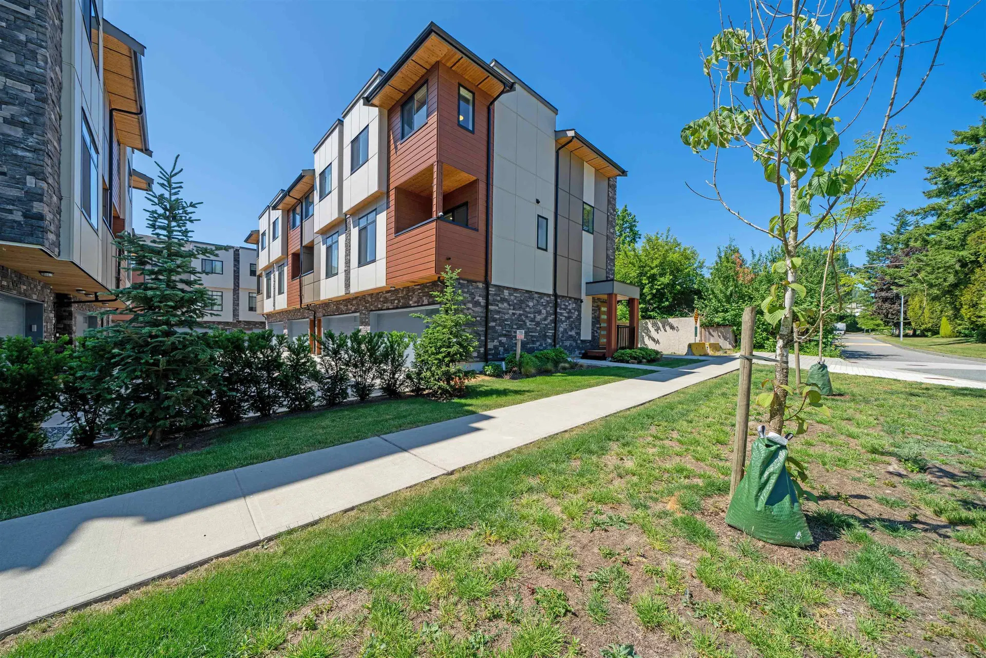 Photo 2 of 35 at #8 – 15950 Alder Place