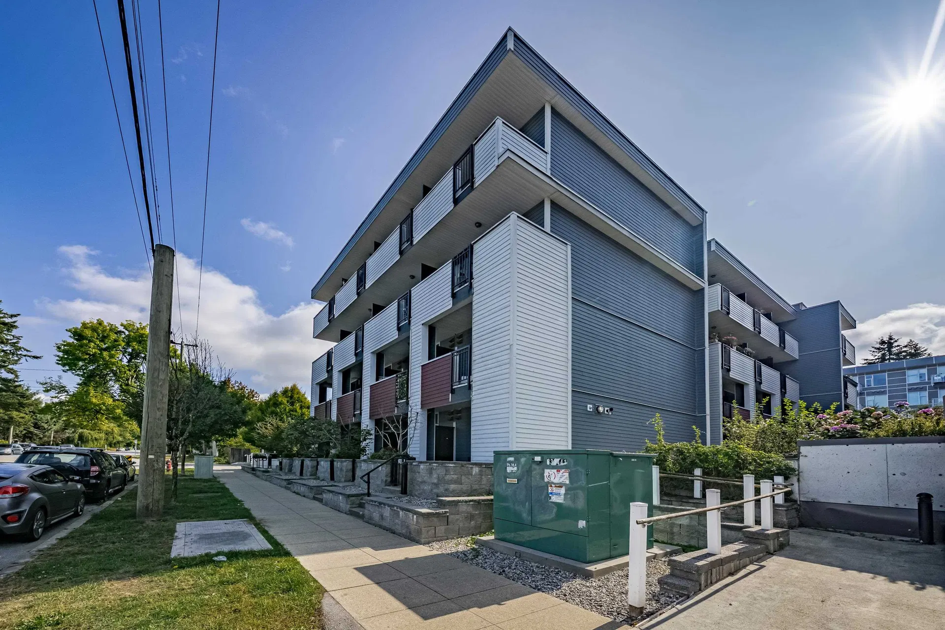 Photo 4 of 23 at #410 – 13678 Grosvenor Road