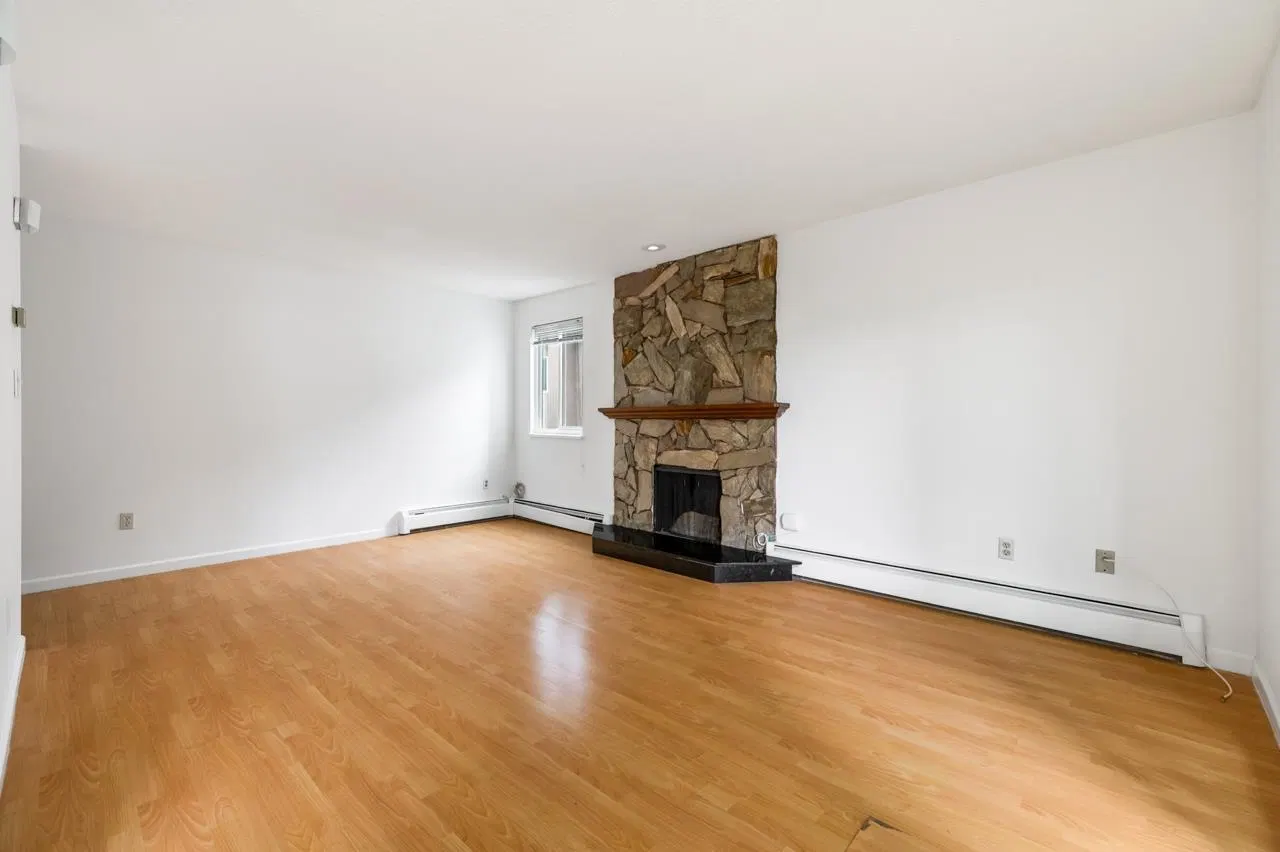 Photo 3 of 26 at #210 – 1420 E 8th Avenue
