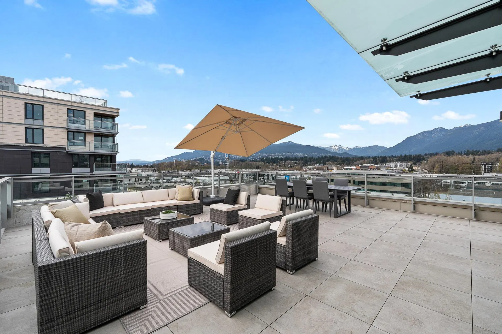 Photo 3 of 40 at #703 – 755 Harbourside Drive