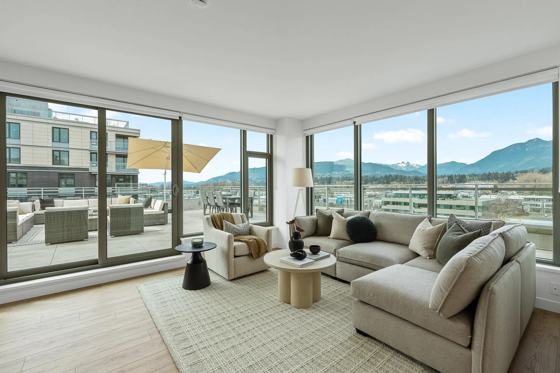 Photo 4 of 40 at #703 – 755 Harbourside Drive