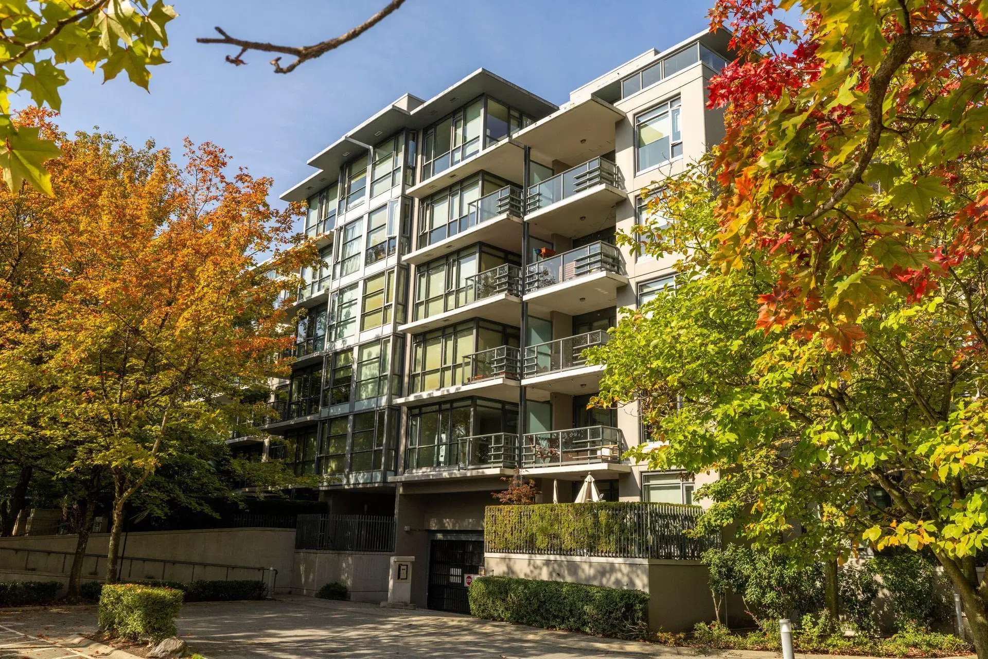 #403 – 750 12th Avenue