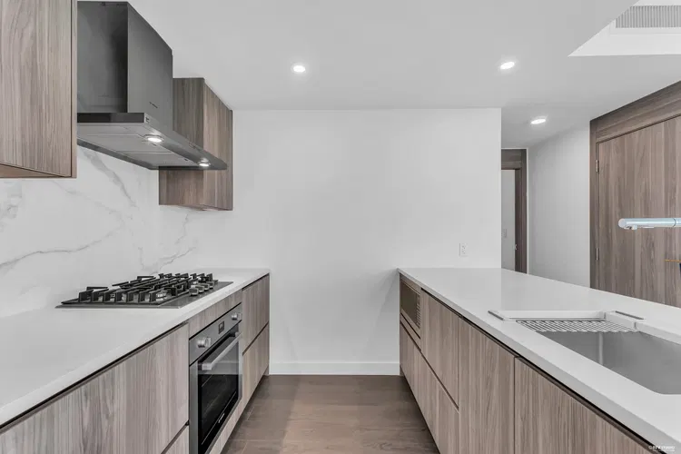 Photo 4 of 32 at #1307 – 13768 100 Avenue