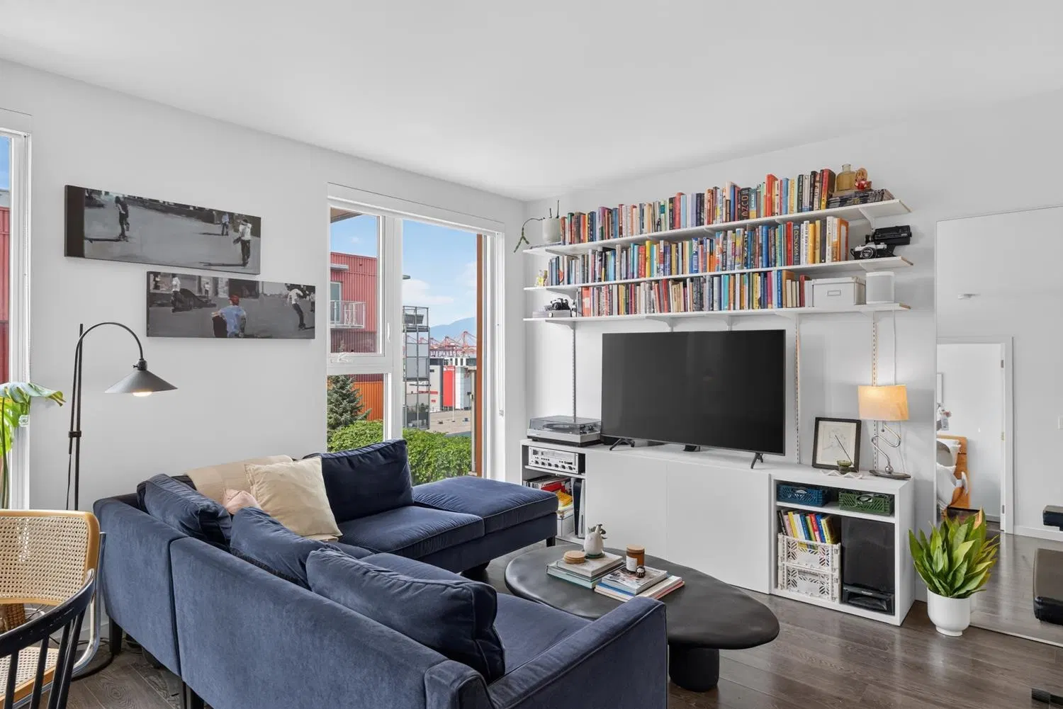 Photo 3 of 32 at #1009 – 983 E Hastings Street