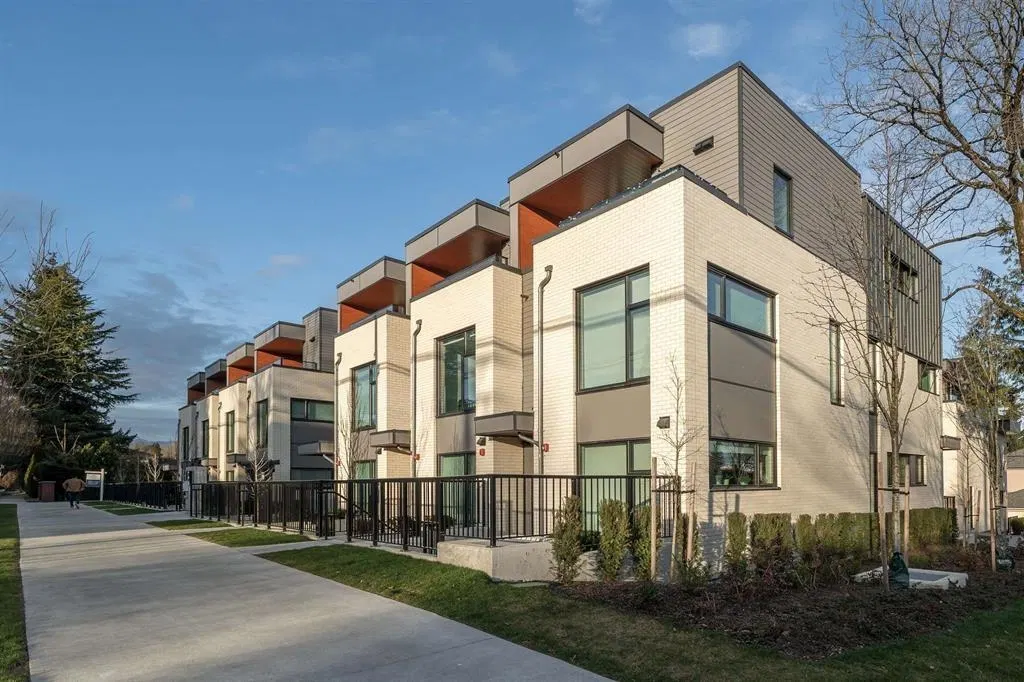 Photo 2 of 7 at #3 – 6768 Oak Street