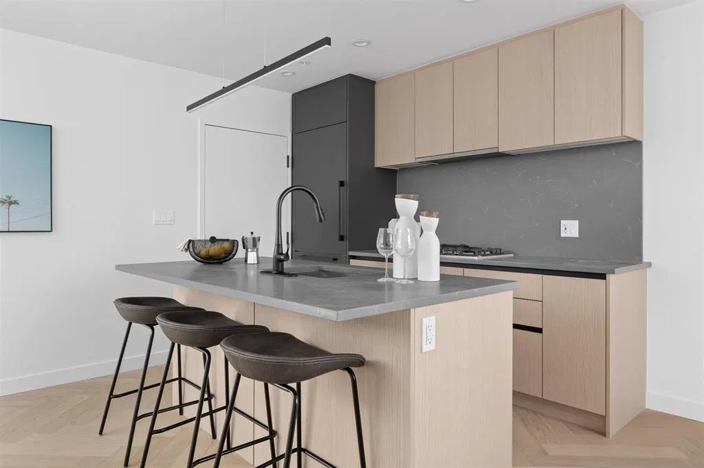 Photo 3 of 7 at #3 – 6768 Oak Street