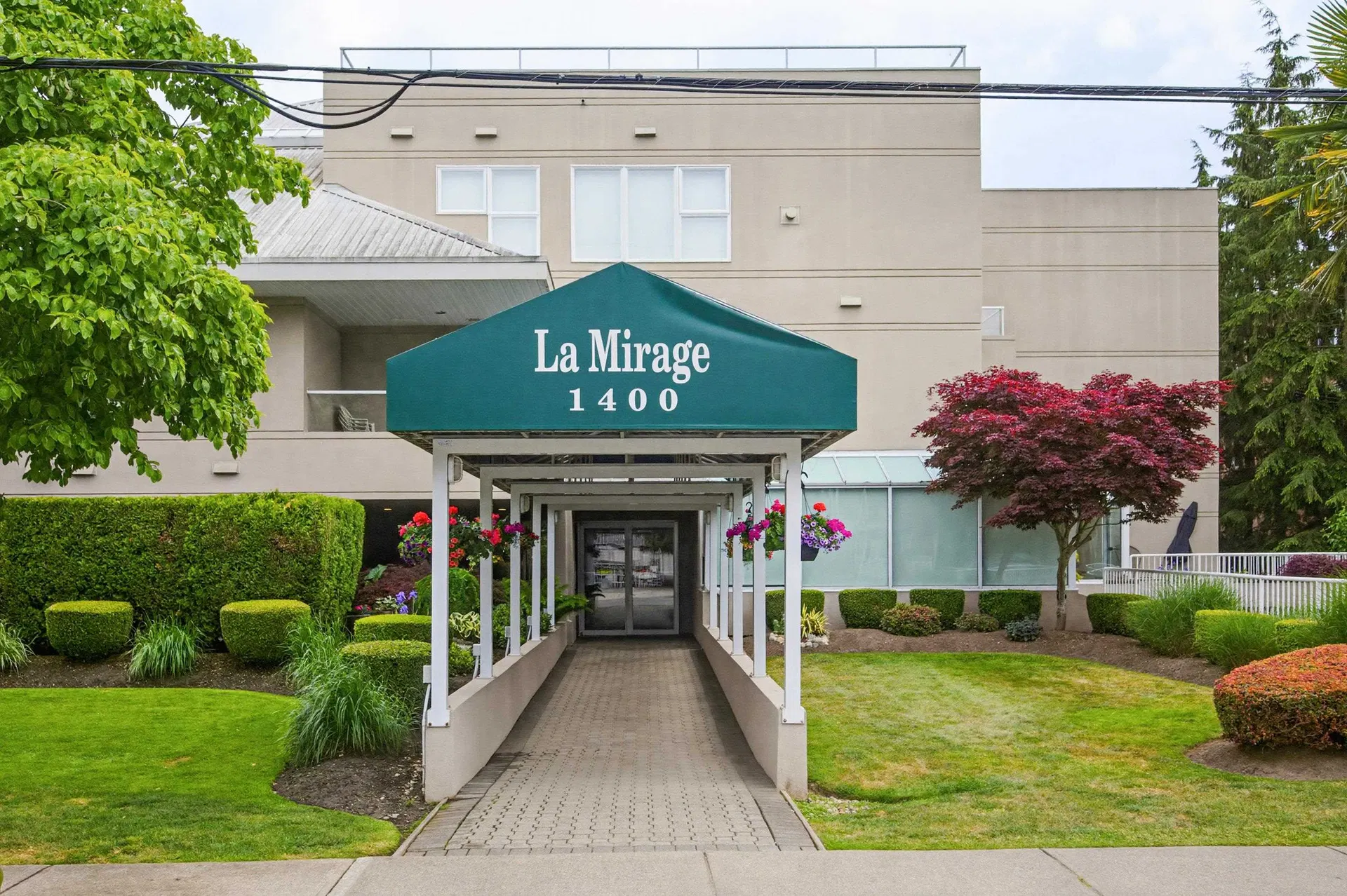 Photo 1 of 40 at #404 – 1400 View Crescent