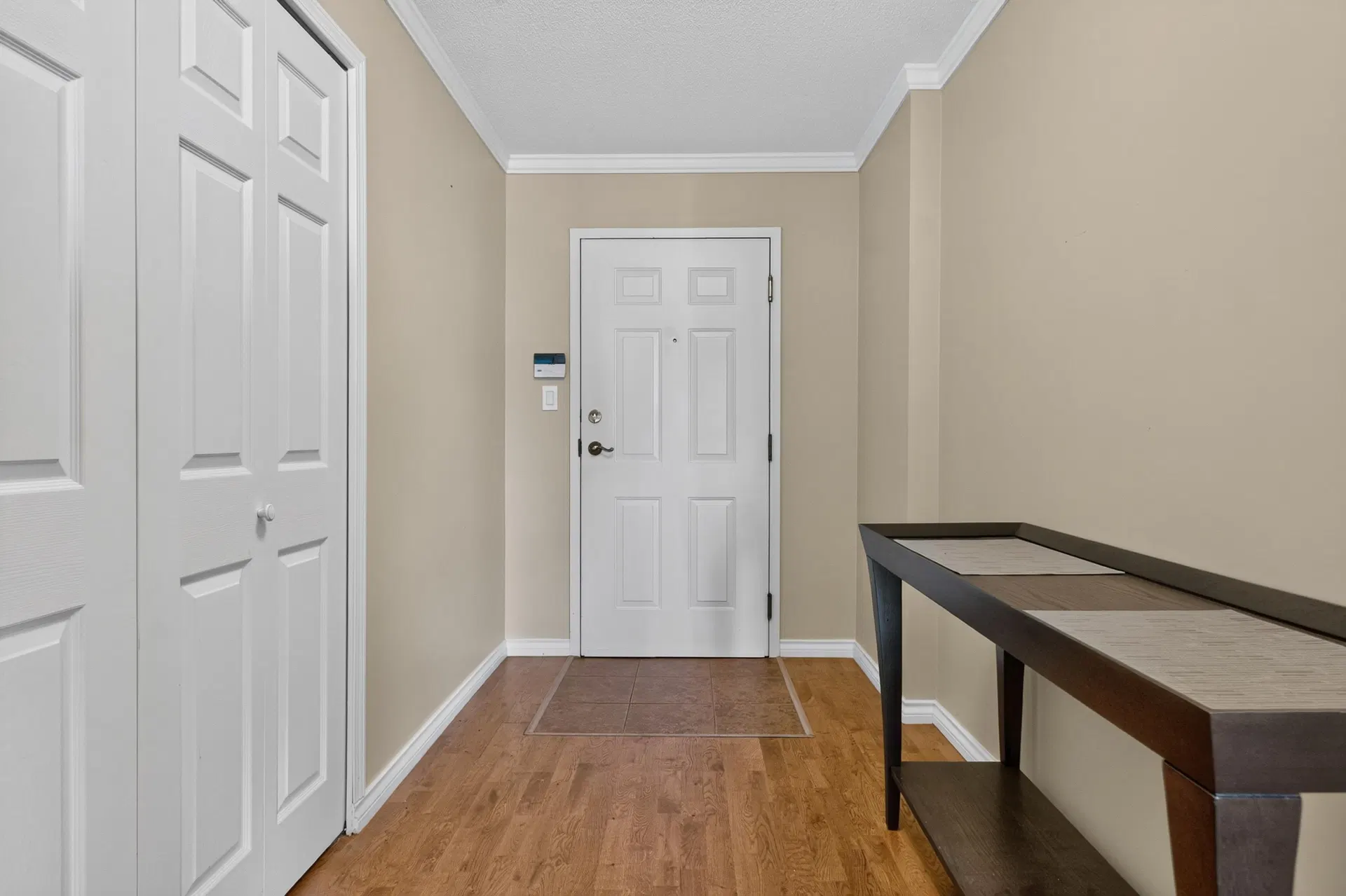 Photo 3 of 40 at #404 – 1400 View Crescent