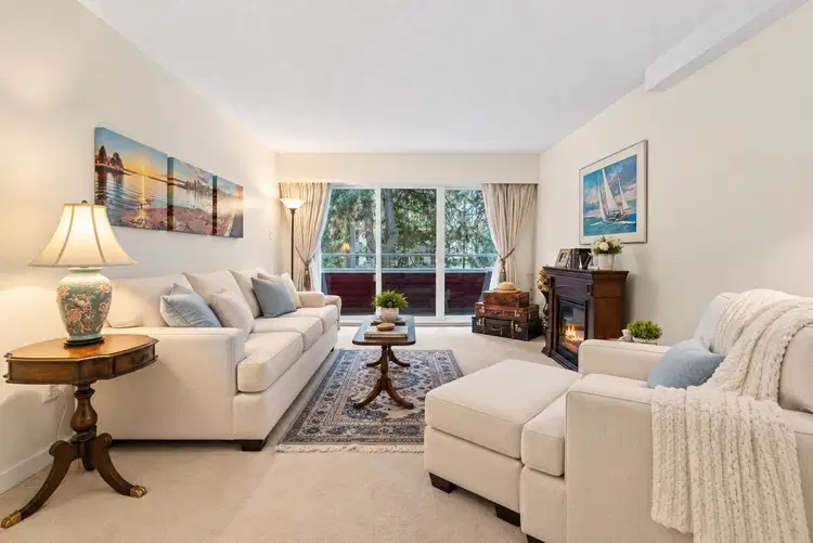 #206 – 250 1st Street