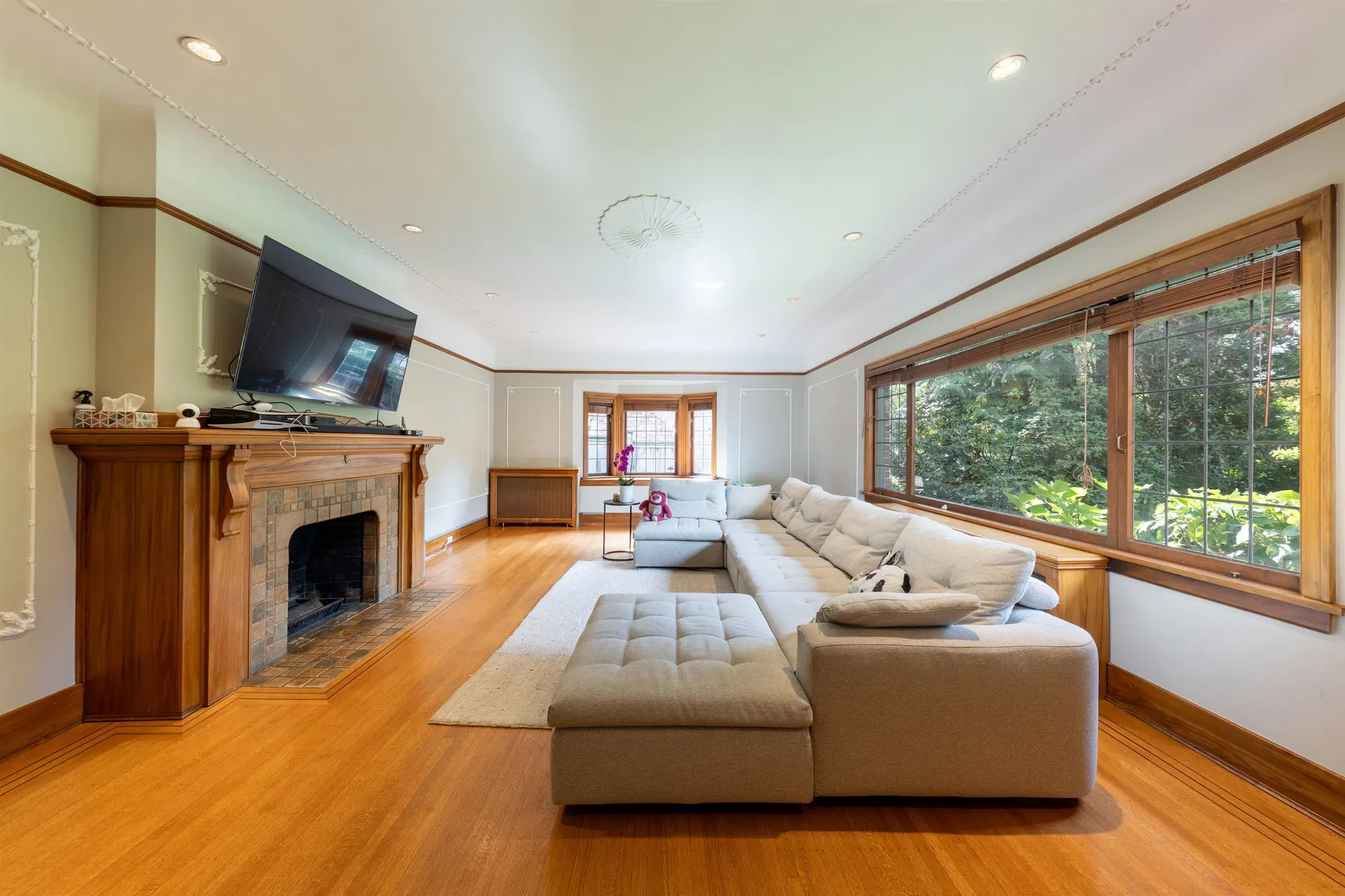 Photo 4 of 15 at 6026 Angus Drive