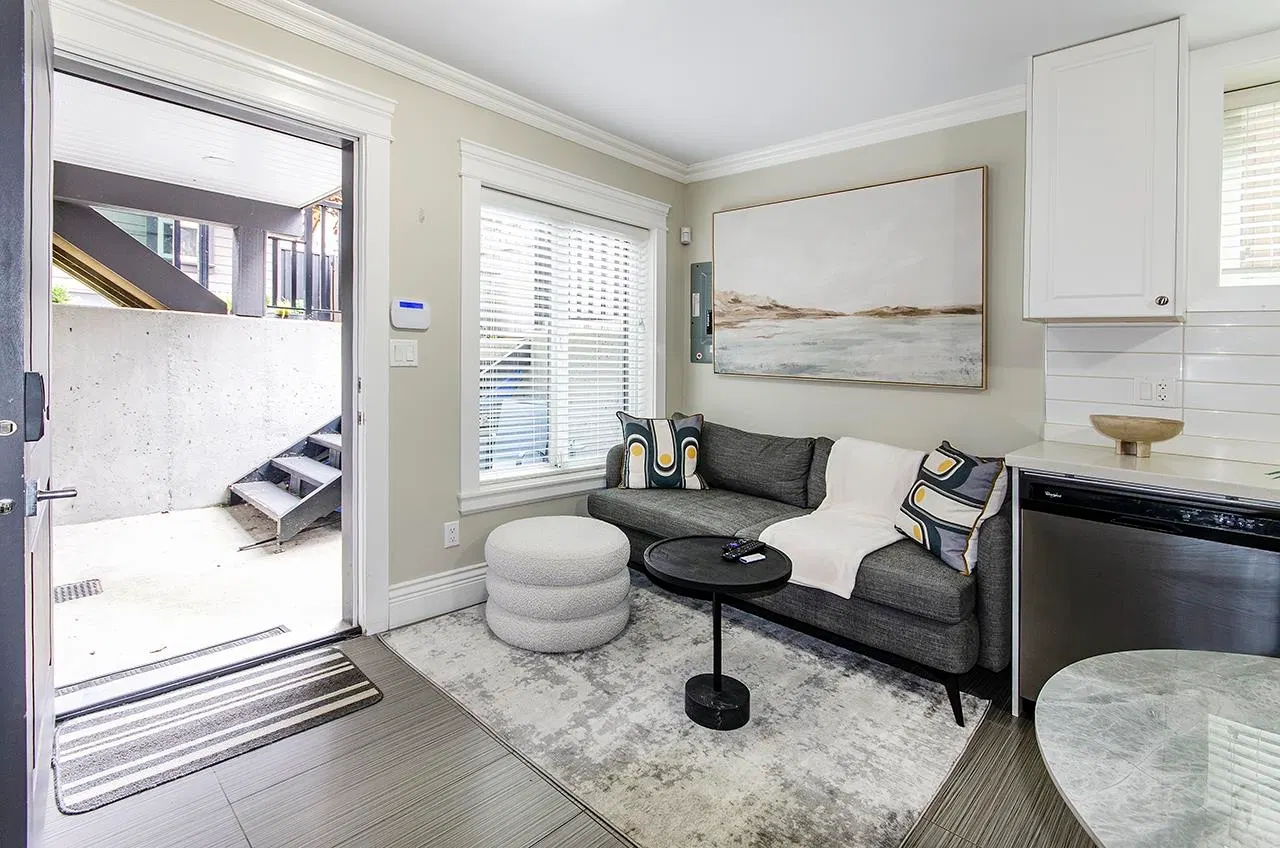 Photo 4 of 12 at 2129 E 46th Avenue