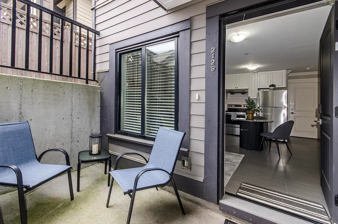 Photo 5 of 12 at 2129 E 46th Avenue