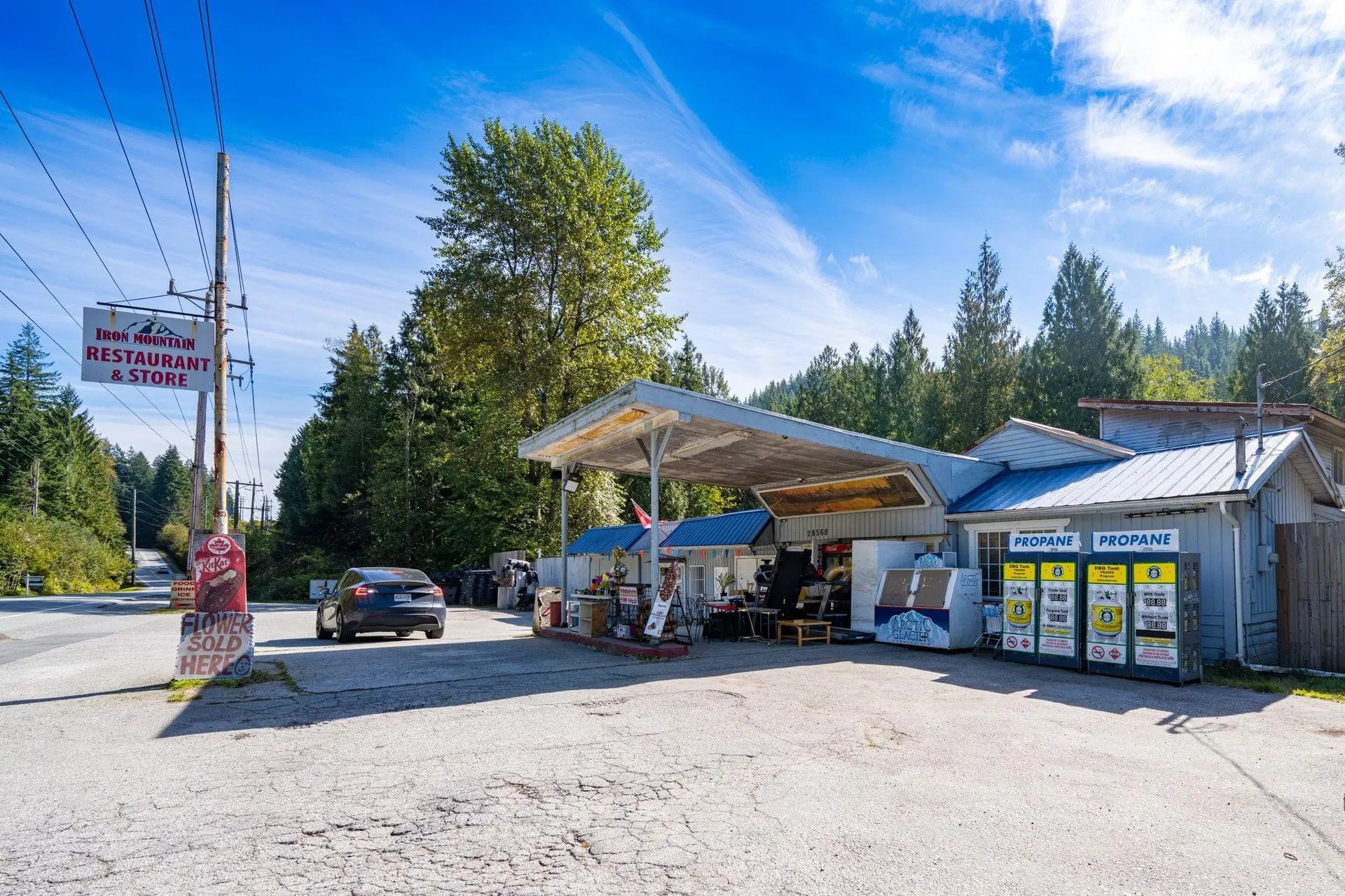 Photo 5 of 17 at 28588 Dewdney Trunk Road