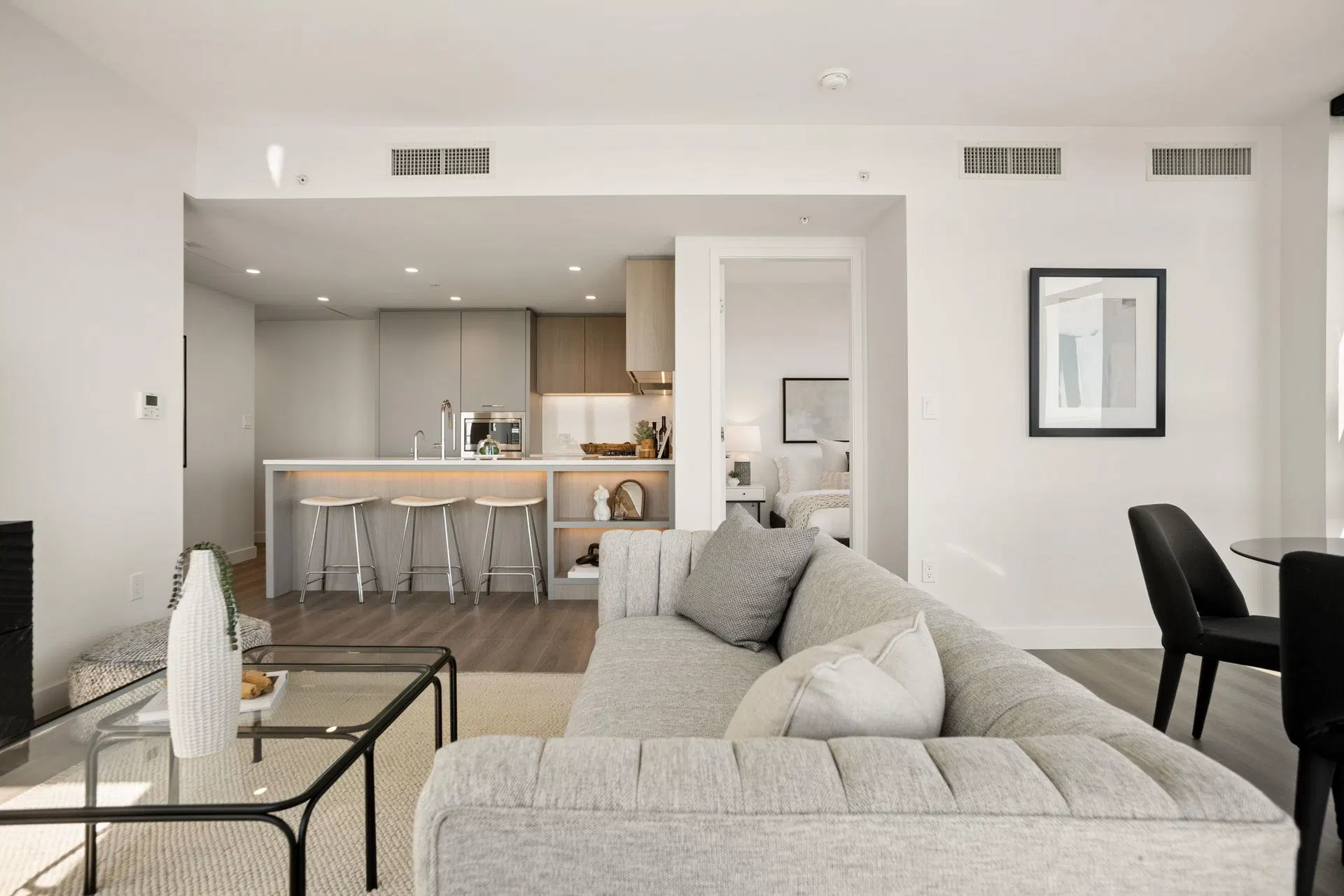Photo 2 of 11 at #710 – 6608 Sussex Avenue