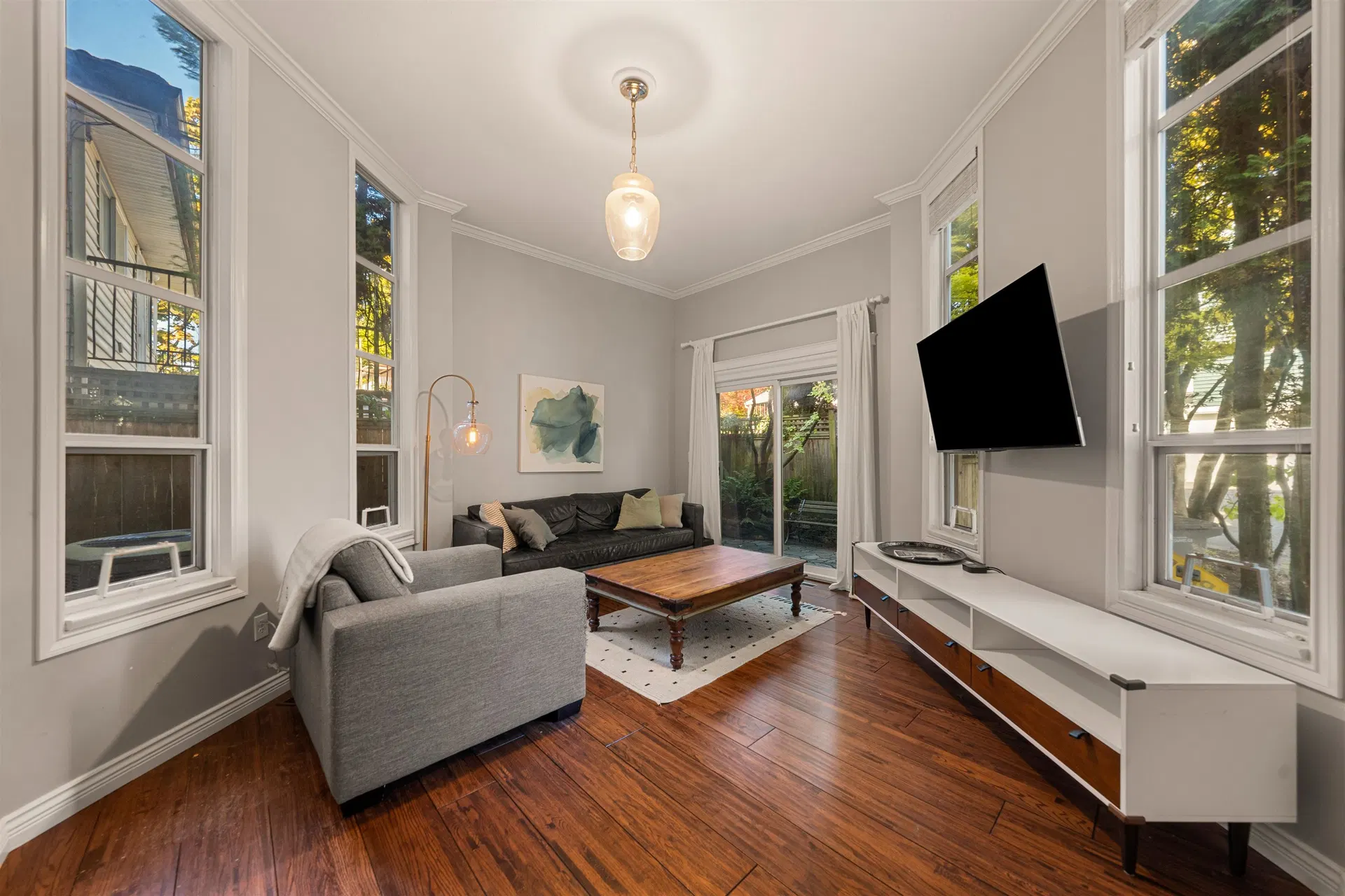 Photo 2 of 34 at 709 Prior Street