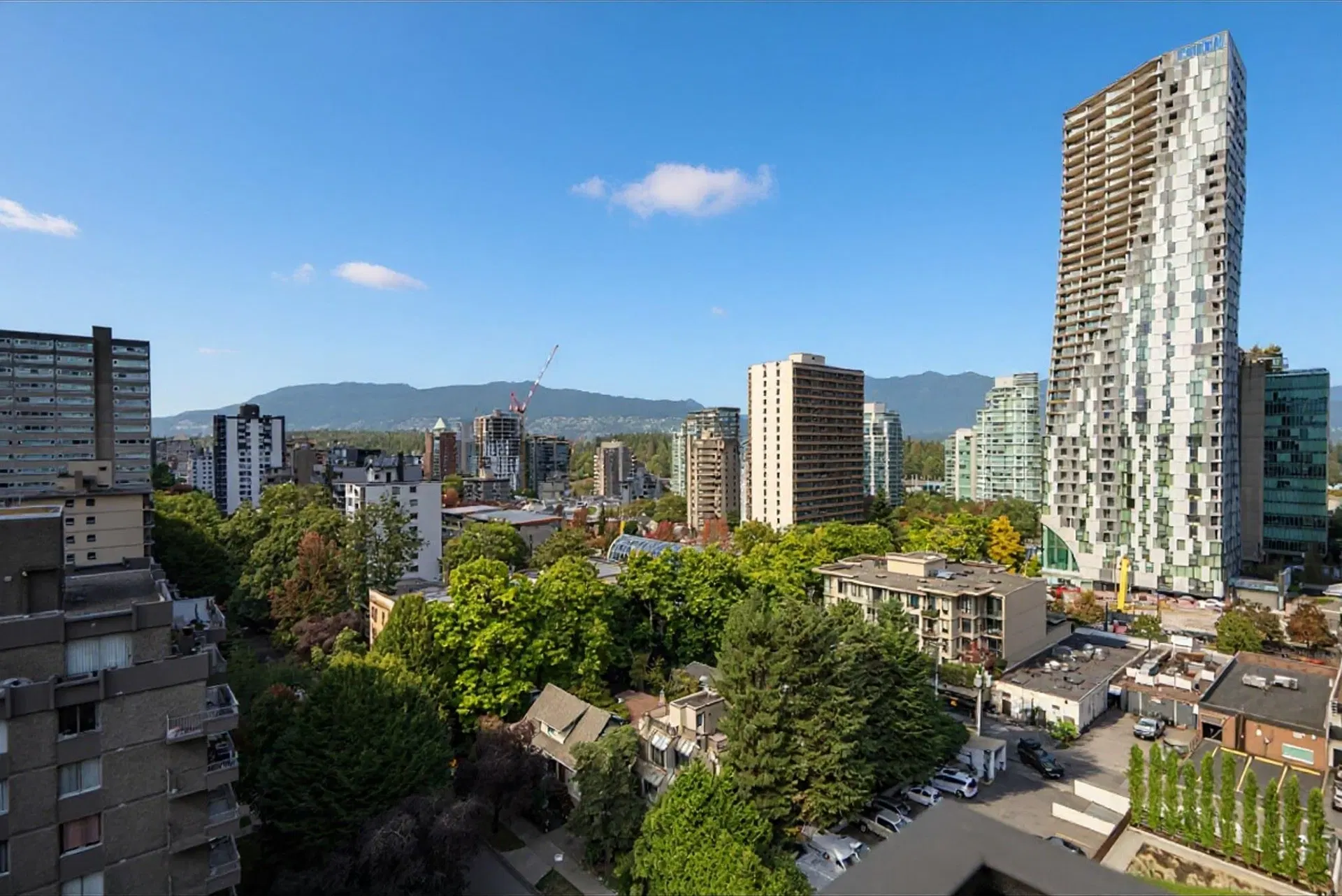 Photo 4 of 30 at #1101 – 1500 Haro Street