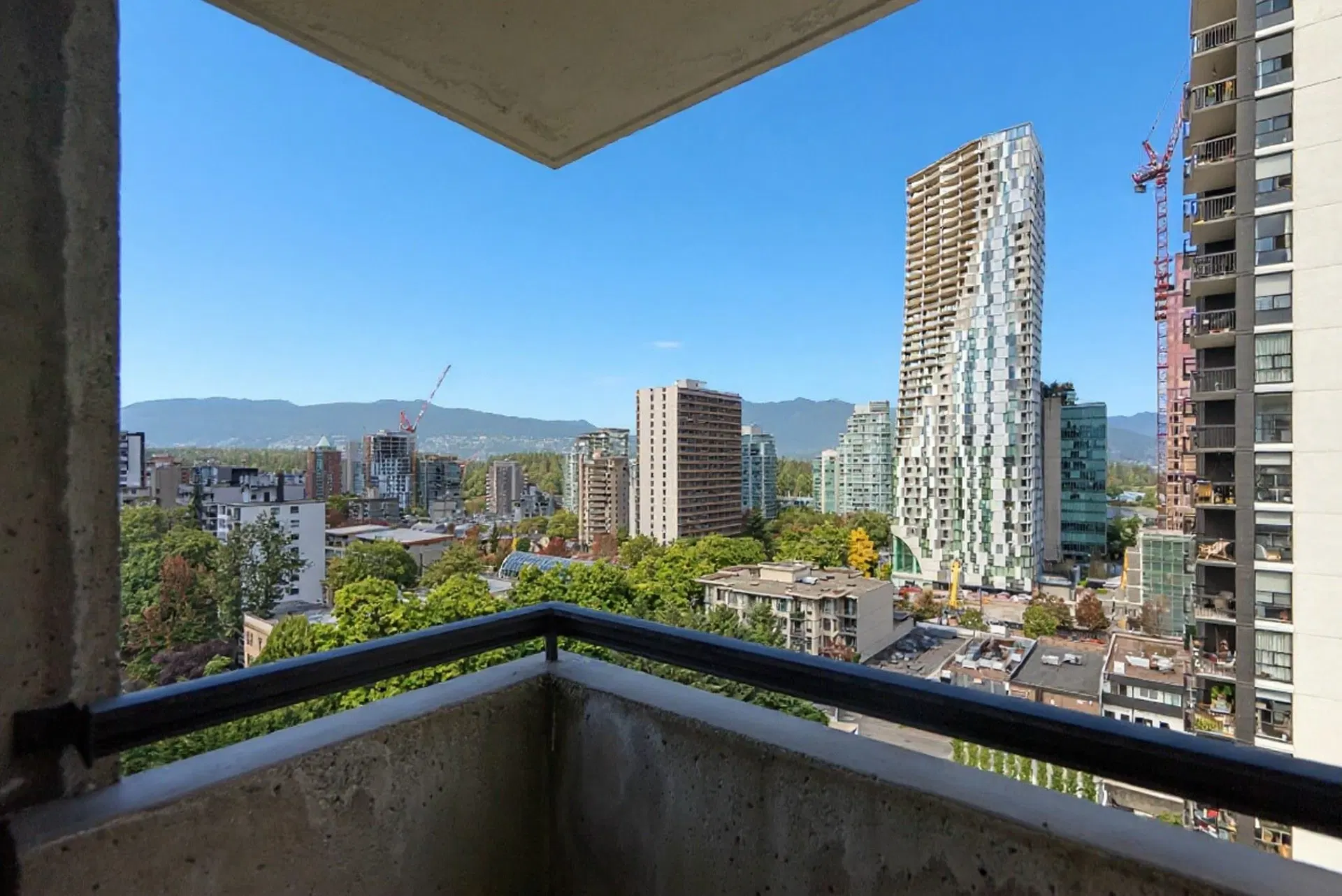 Photo 5 of 30 at #1101 – 1500 Haro Street