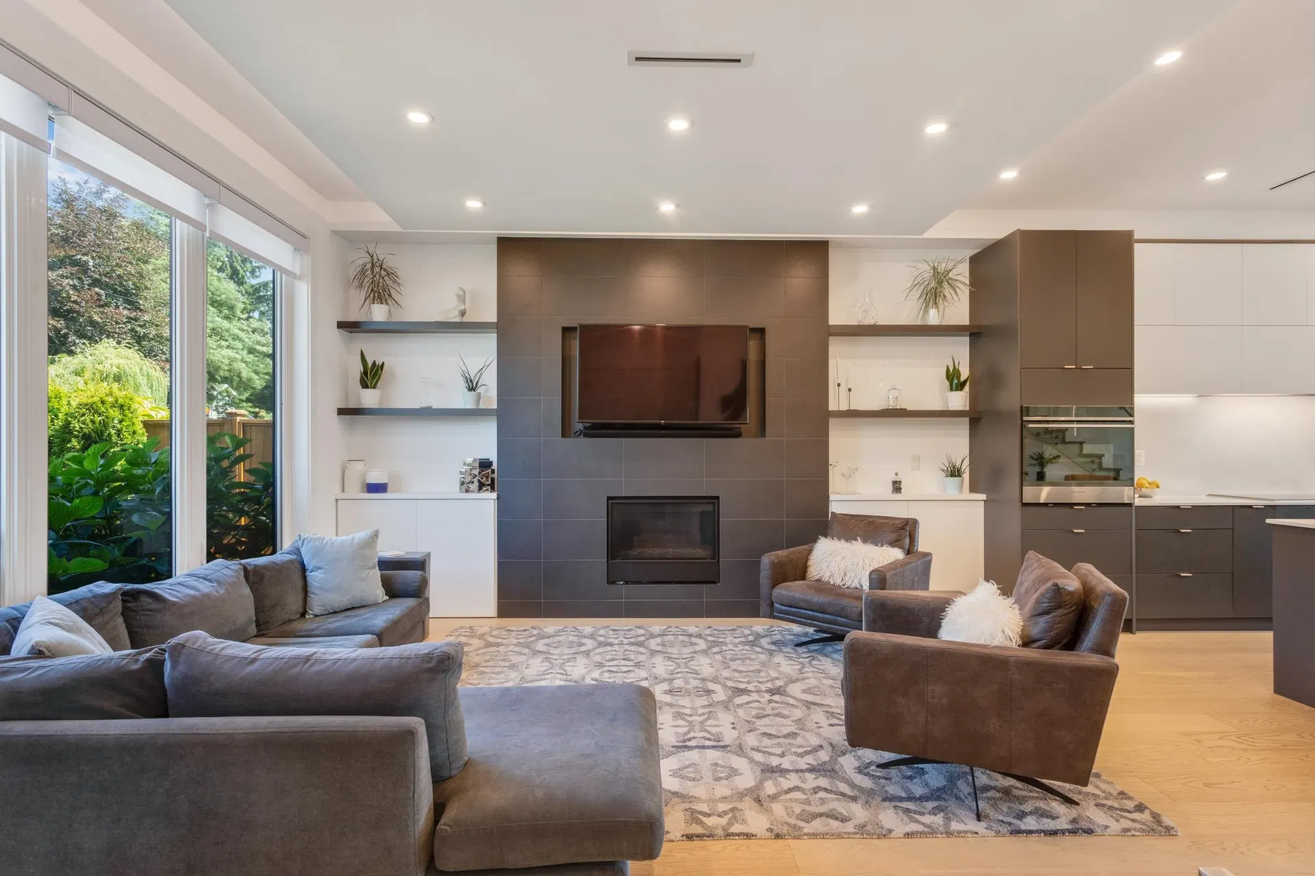 Photo 5 of 30 at 609 E 4th Street
