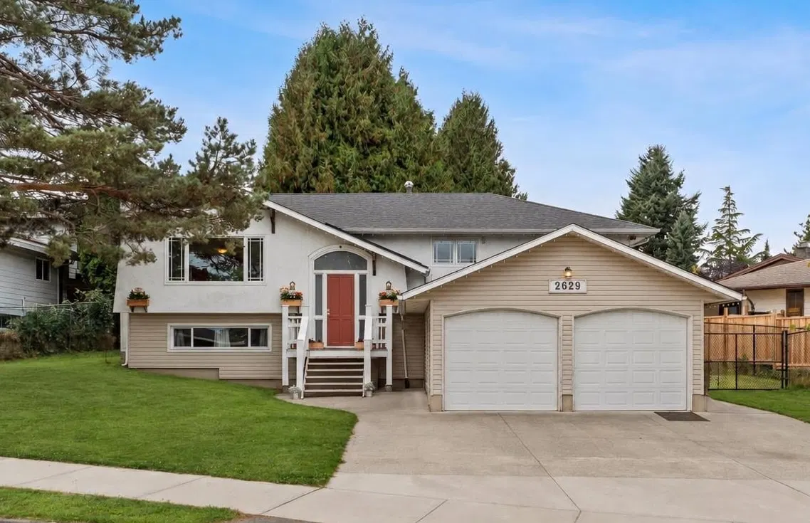 Photo 1 of 40 at 2629 Sunnyside Crescent