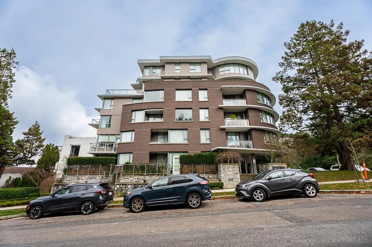Photo 2 of 26 at #301 – 505 W 30th Avenue