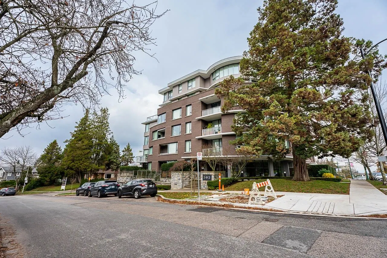 Photo 3 of 26 at #301 – 505 W 30th Avenue