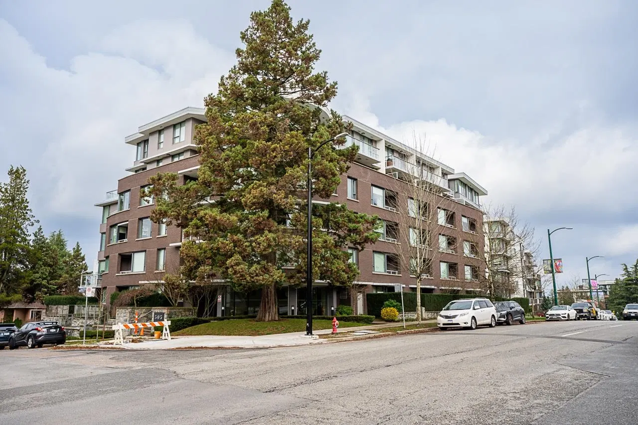 Photo 4 of 26 at #301 – 505 W 30th Avenue